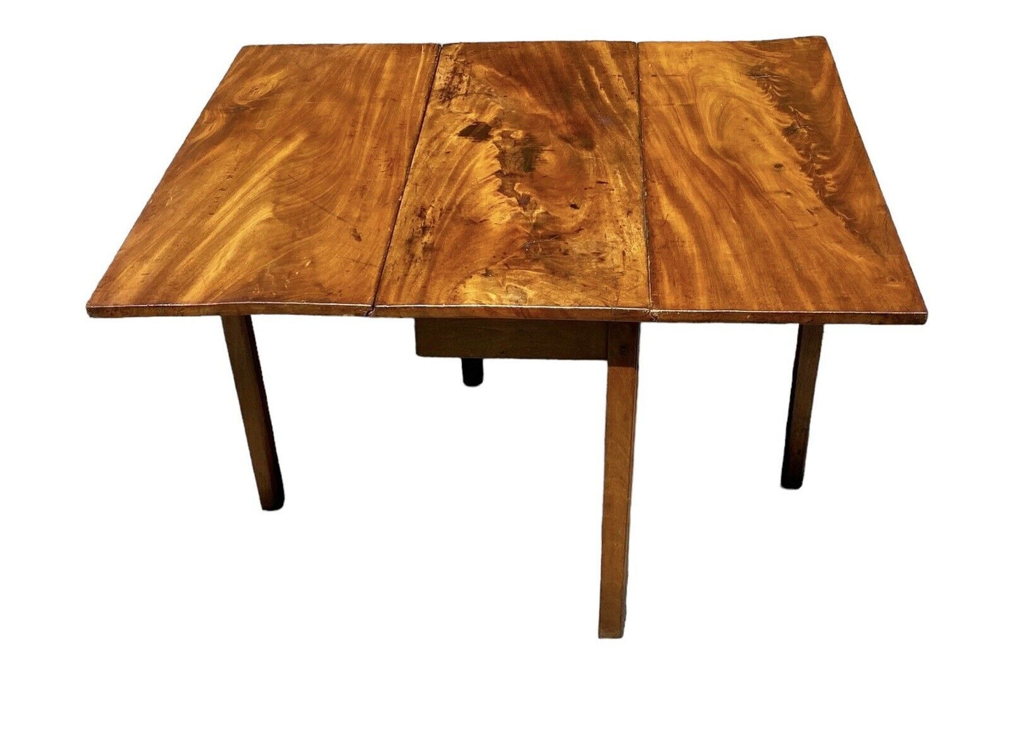 Important Coastal New England Antique Chippendale Mahogany Dropleaf Dining Table