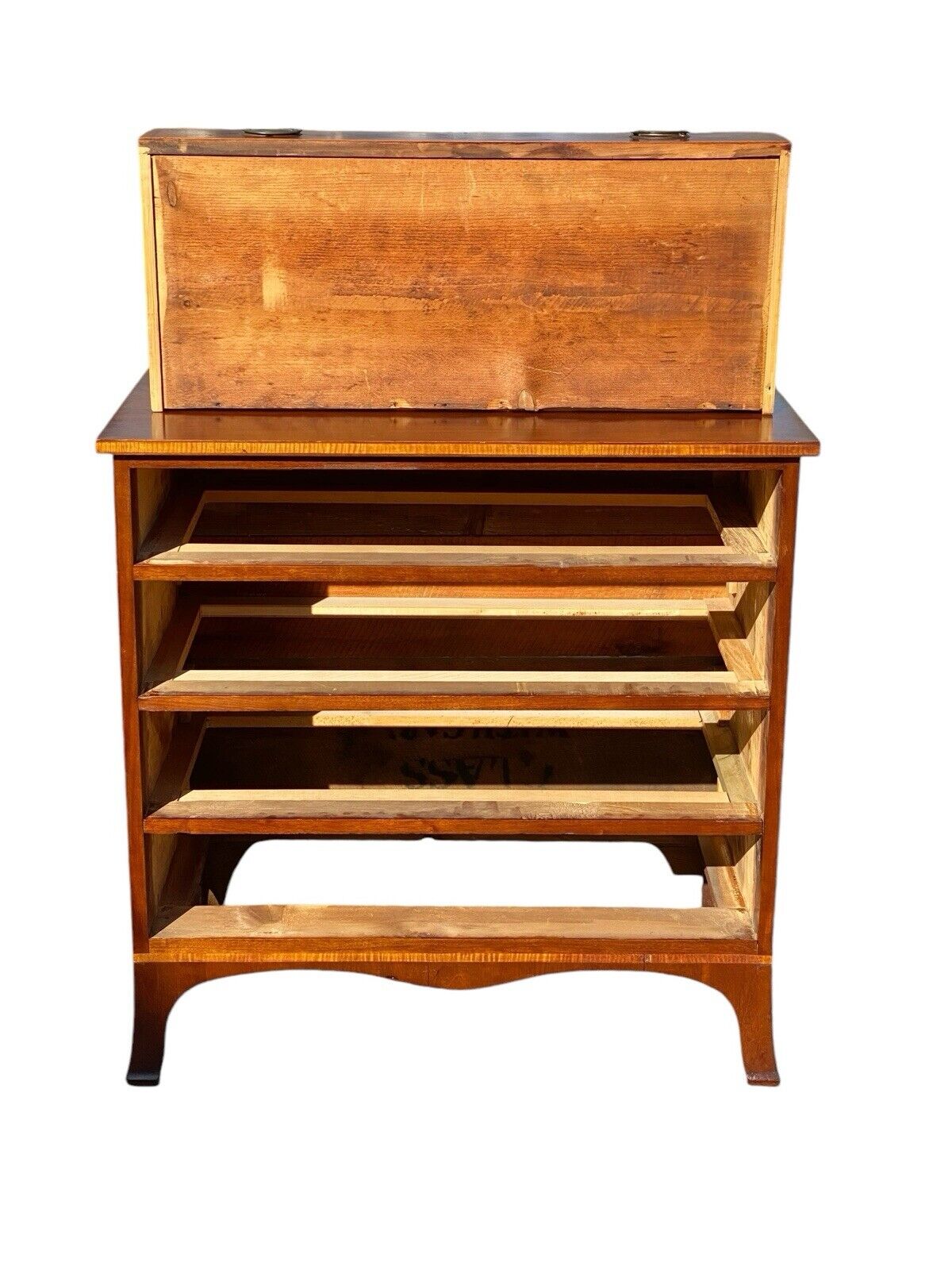 Antique Massachusetts Hepplewhite Mahogany Bachelor's Chest / Dresser