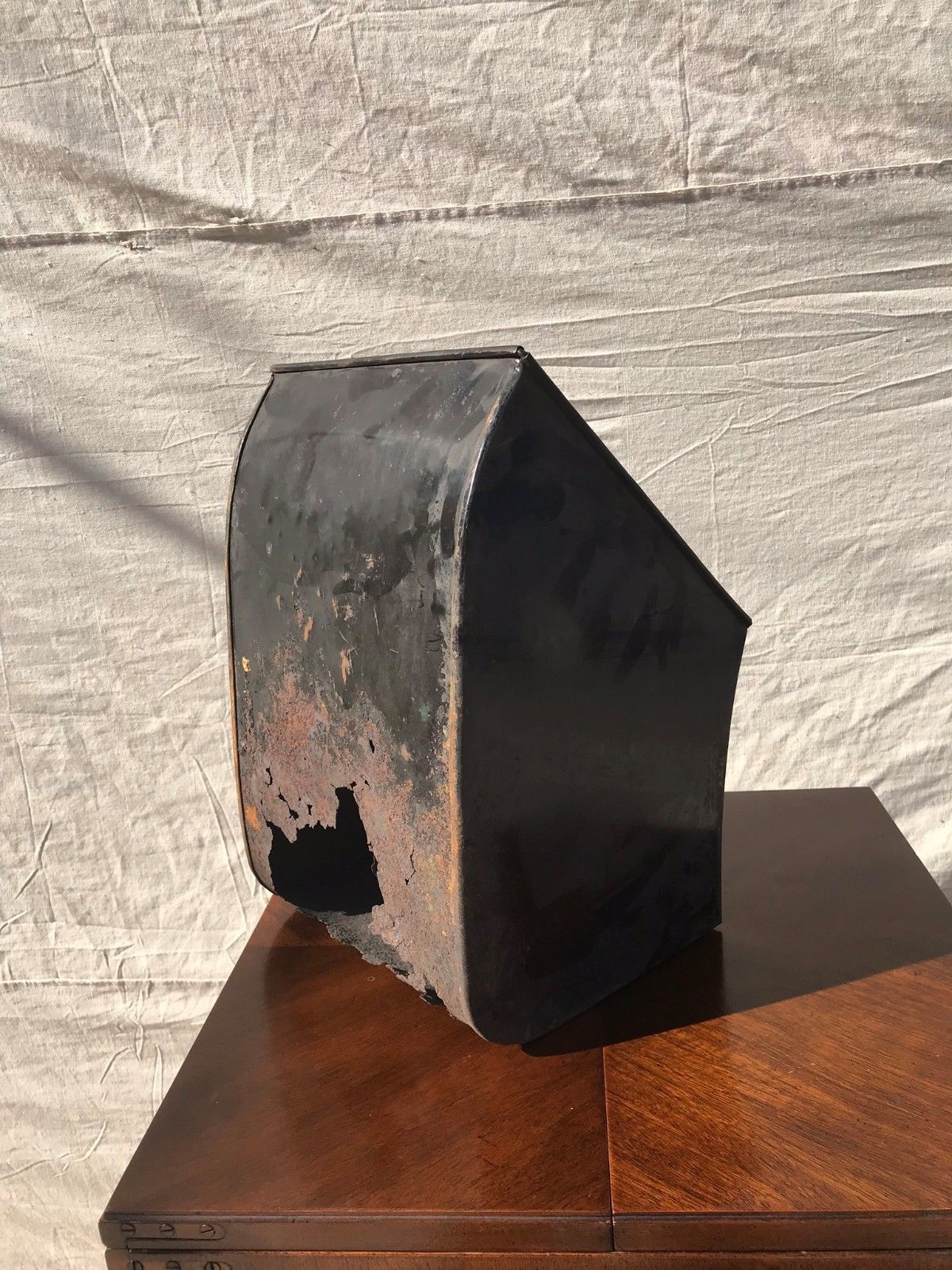 EXCEPTIONALLY 19TH CENTURY NICE TOLE PAINT DECORATED LIGHT TIN COAL HOD W/TRAY
