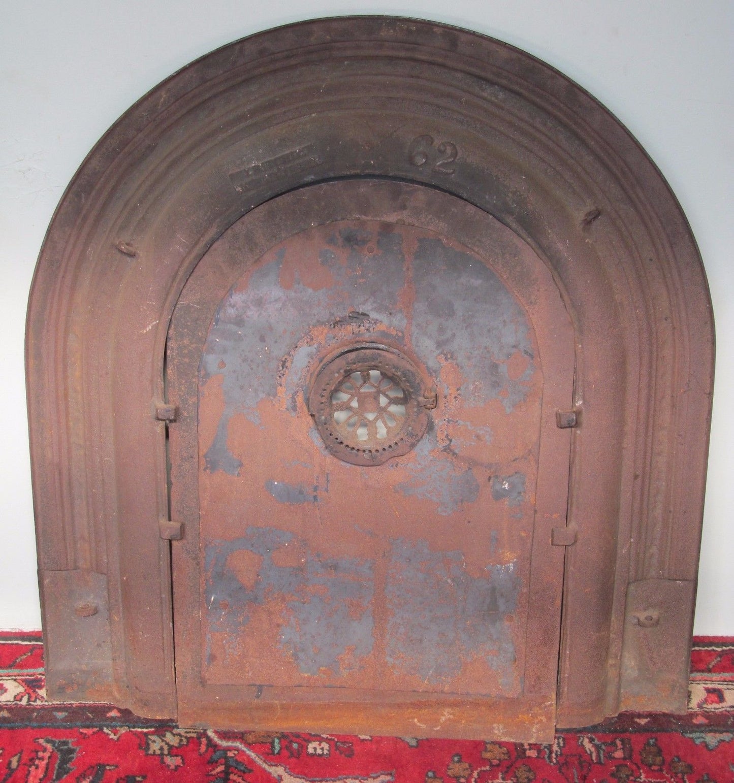 19TH CENTURY CAST IRON FIRE BACK WITH COMPLETE FRAME SYSTEM & ORNATE MOTIFS