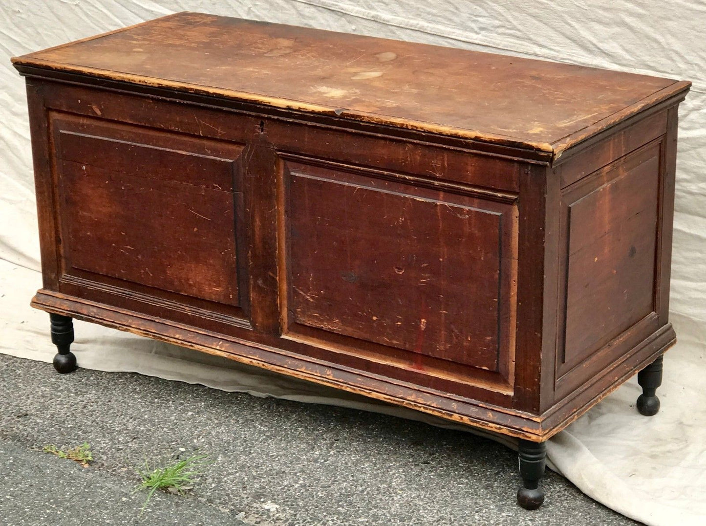 EARLY 19TH C. FEDERAL PERIOD PINE BLANKET BOX W/ DOUBLE PANELED FRONT & TILL