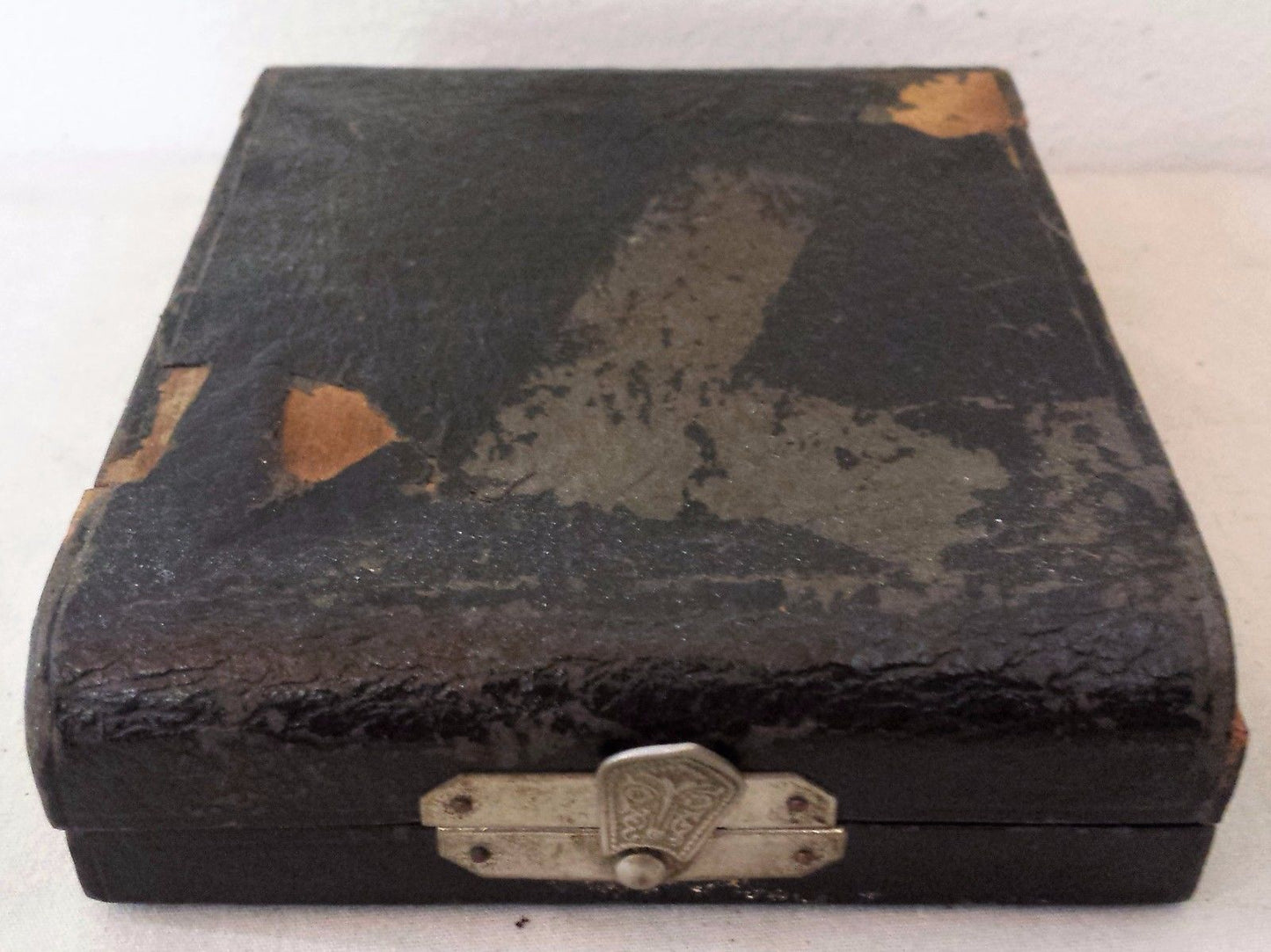 VICTORIAN / ART NOUVEAU SILVER ENGRAVED GREETING CARD HOLDER