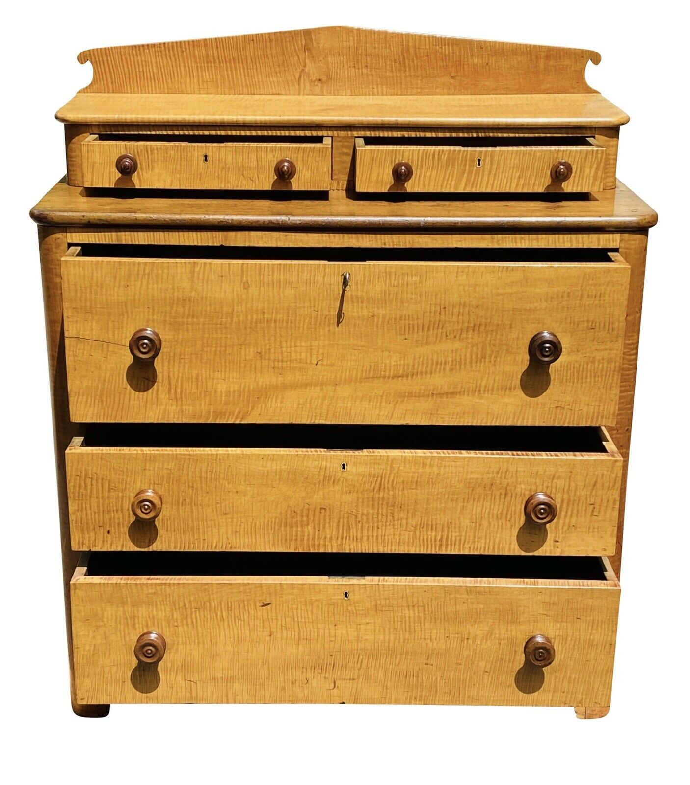 19TH C ANTIQUE FEDERAL PERIOD OHIO RIVER VALLEY TIGER MAPLE DRESSER / CHEST