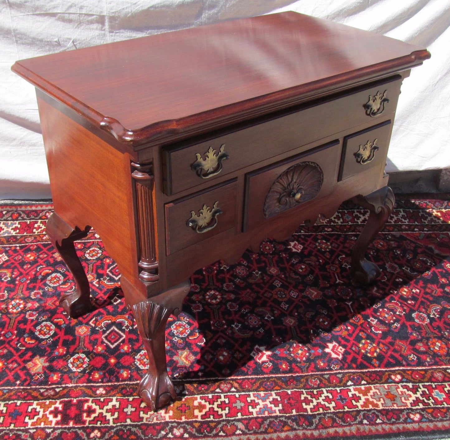 CHIPPENDALE MAHOGANY PHILADELPHIA STYLE SHELL CARVED CUSPID CORNER TOP LOWBOY