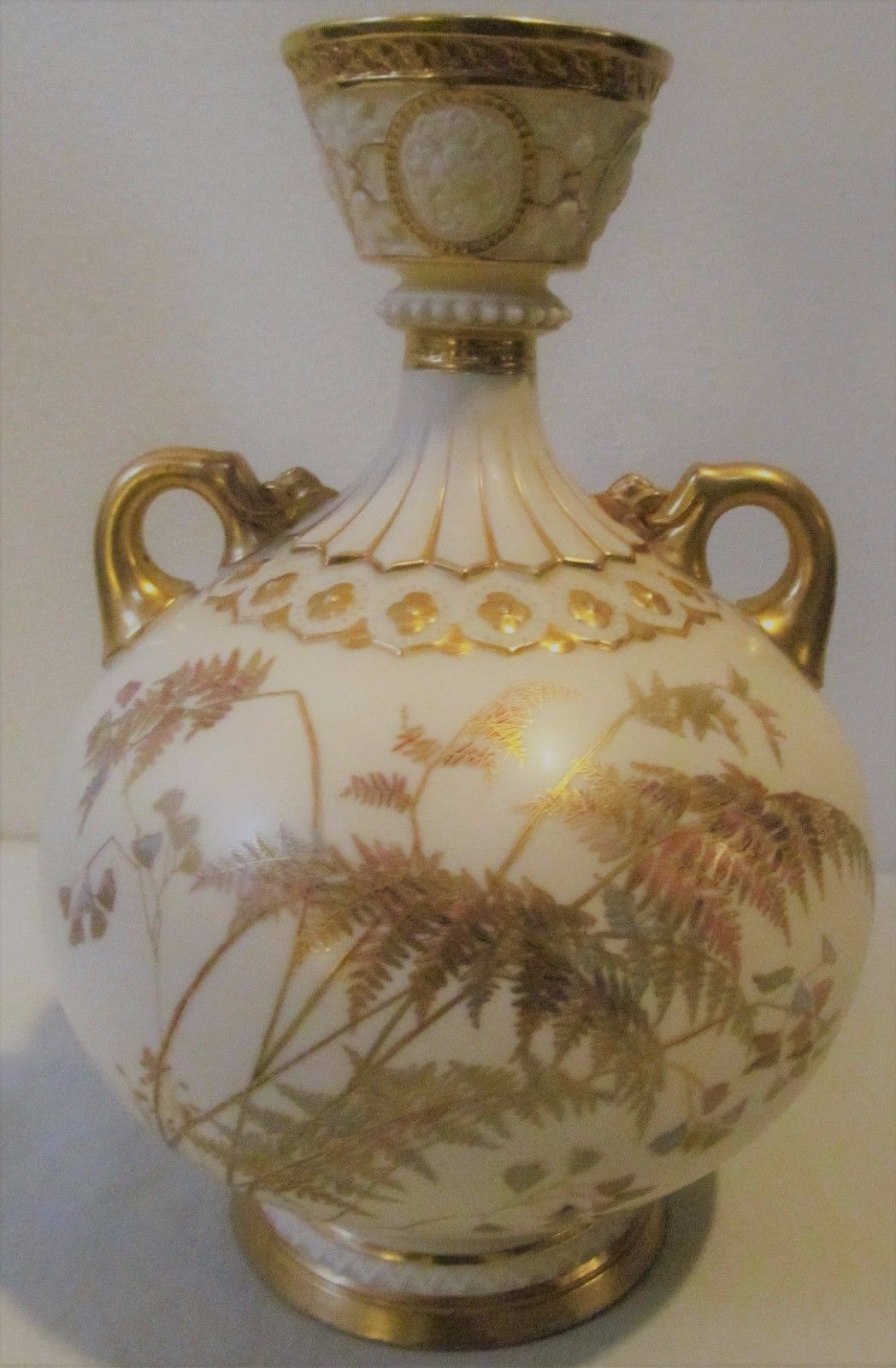 ROYAL WORCESTER DOUBLE HANDLED EWER FORMED VASE