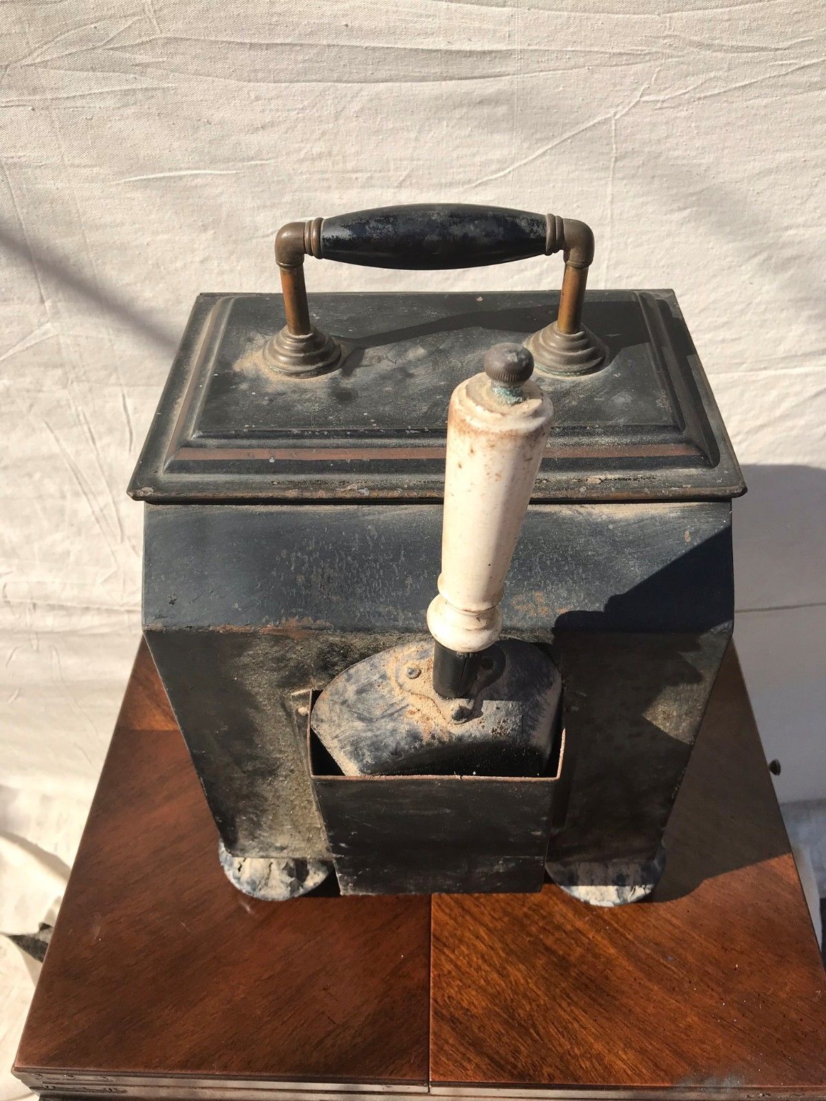 EXCEPTIONALLY 19TH CENTURY NICE TOLE PAINT DECORATED LIGHT TIN COAL HOD W/TRAY