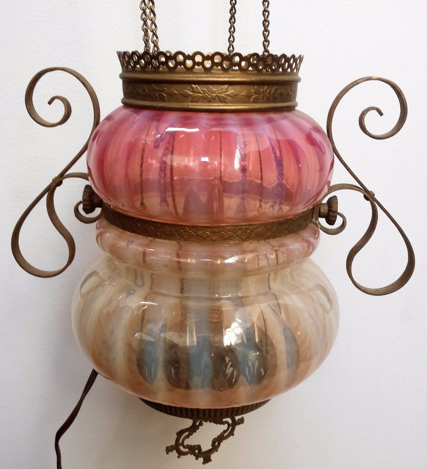 VICTORIAN OPALESCENT GLASS HANGING LANTERN LAMP ON TROLLEY CHAIN