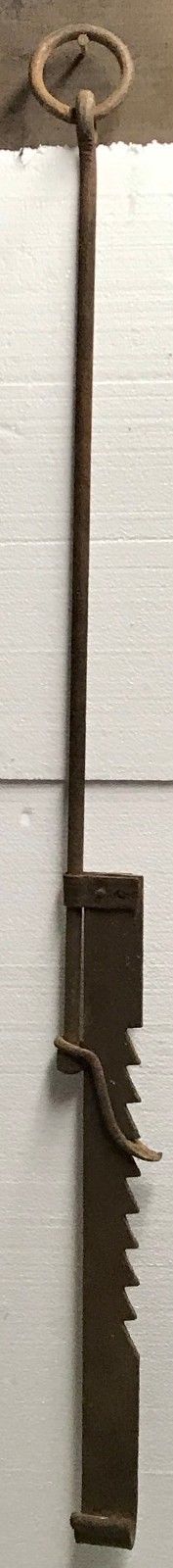 EARLY 19TH C HAND FORGED WROUGHT IRON ADJUSTABLE SAW TOOTH TRAMMEL - HEARTH