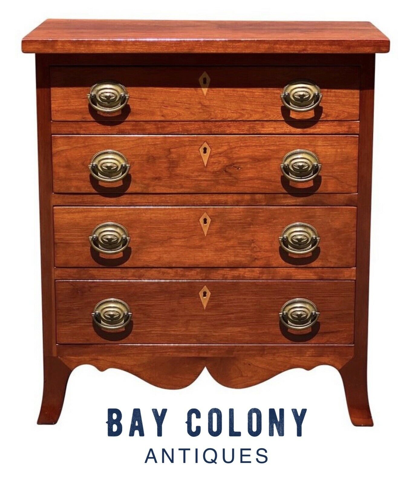 20TH C HEPPLEWHITE ANTIQUE STYLE CHERRY BACHELORS CHEST / NIGHTSTAND