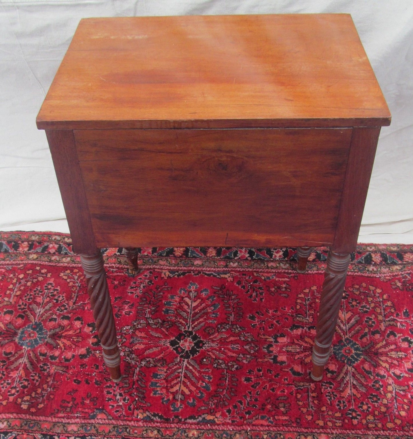 EXCELLENT FEDERAL PERIOD MAHOGANY WORK TABLE WITH SANDWICH GLASS PULLS