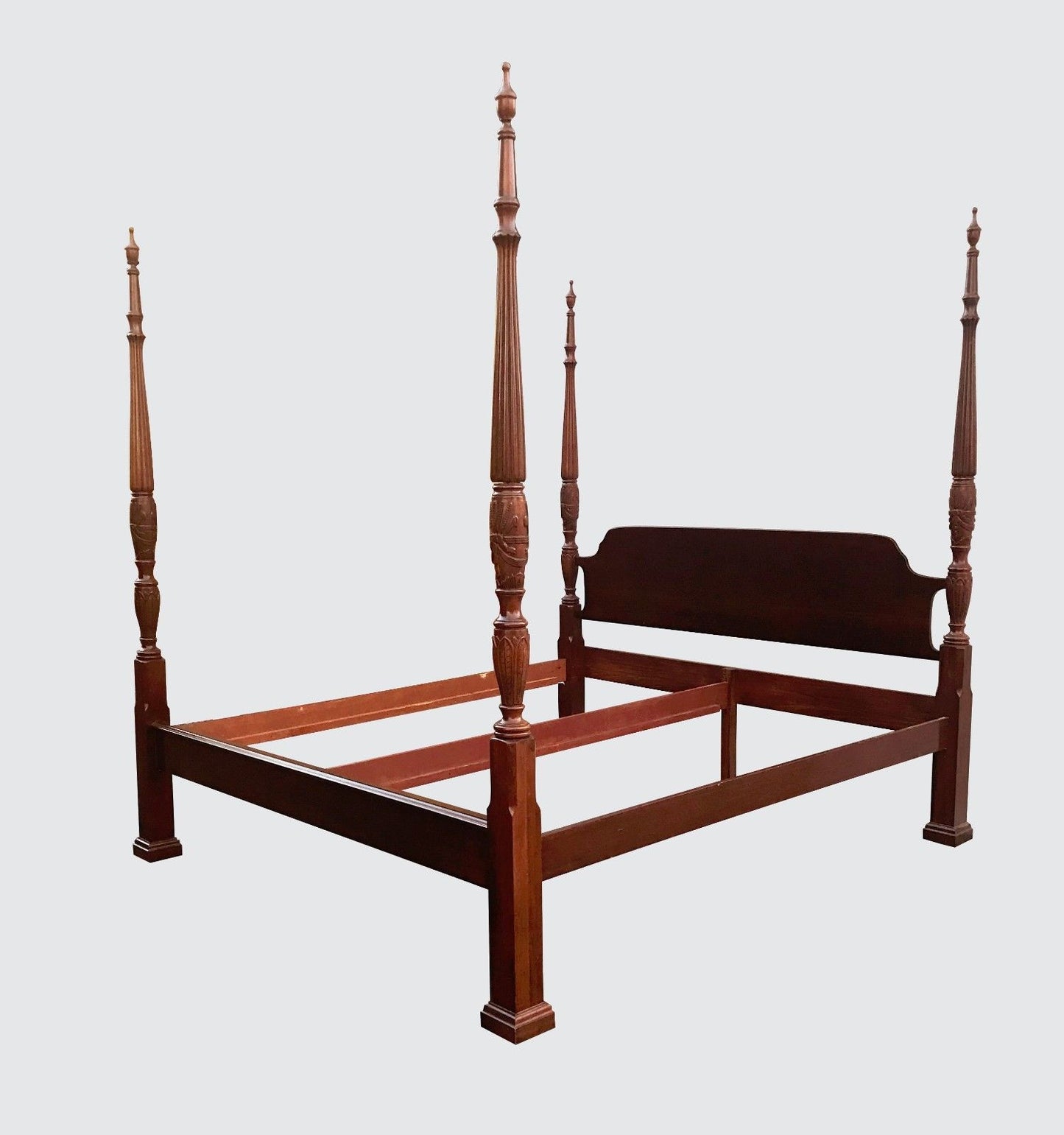 KING SIZED CHERRY FOUR POSTER RICE CARVED PLANTATION CHIPPENDALE STYLED BED