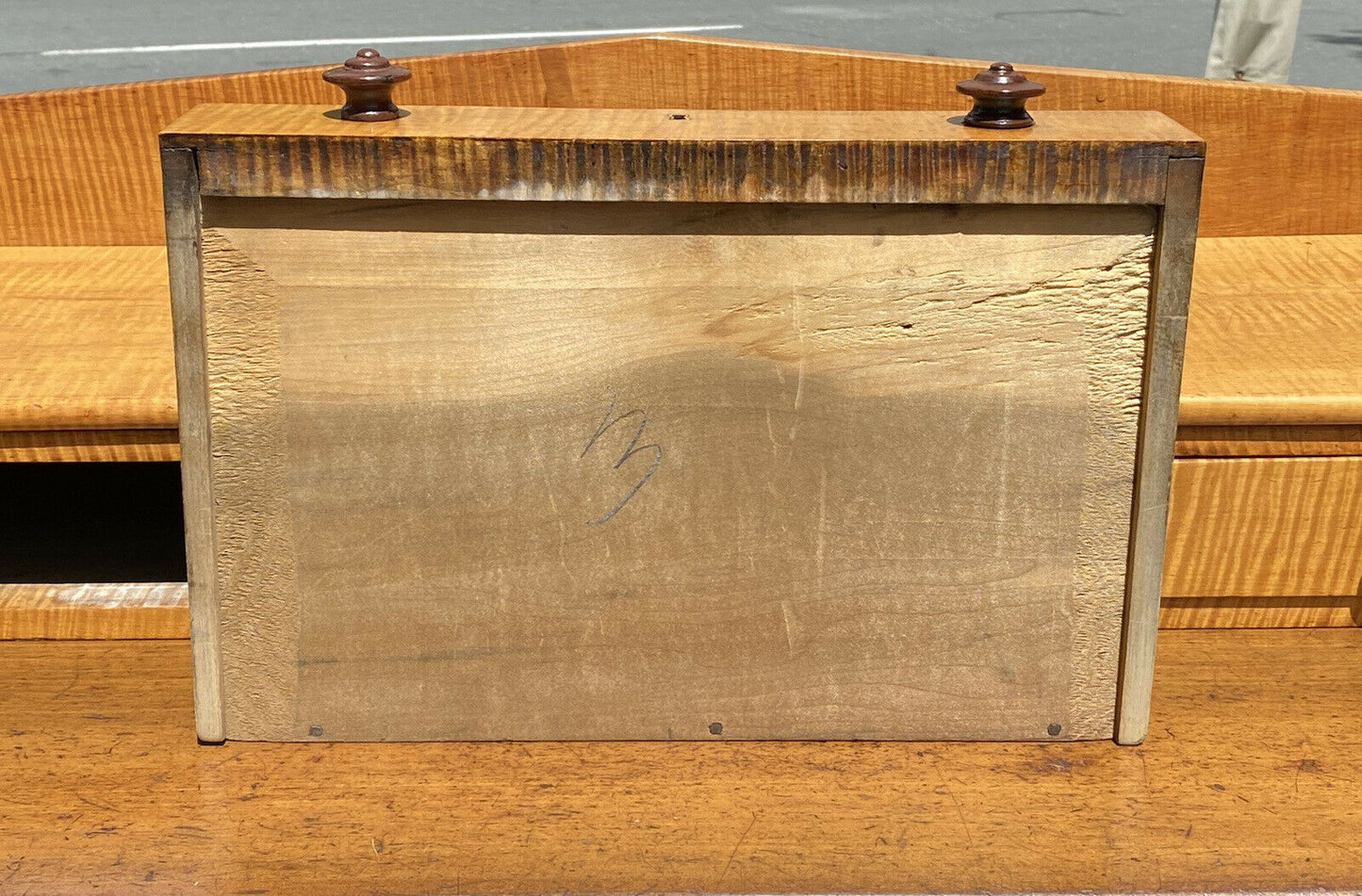 19TH C ANTIQUE FEDERAL PERIOD OHIO RIVER VALLEY TIGER MAPLE DRESSER / CHEST