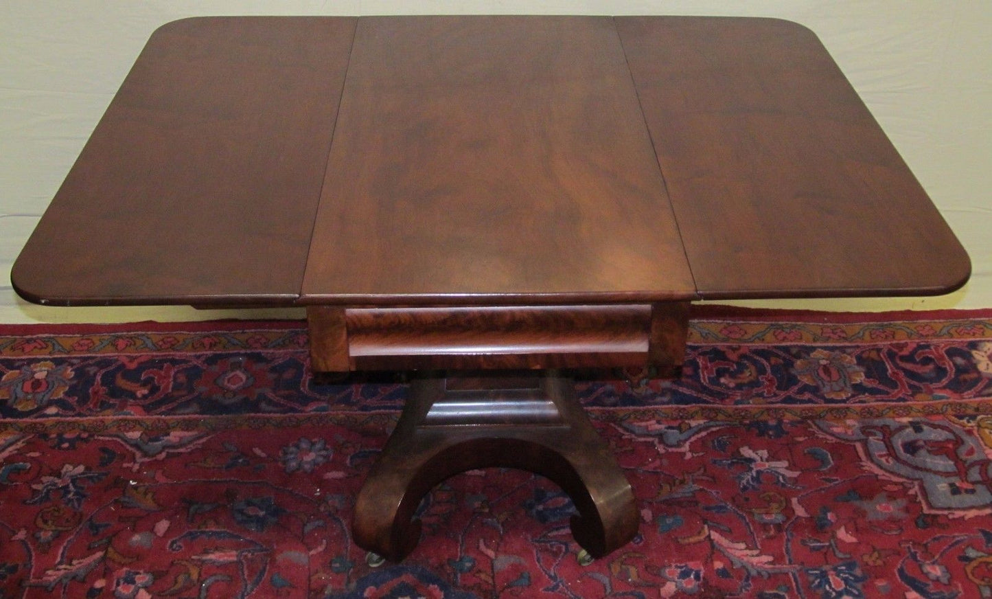 EXCEPTIONAL EMPIRE MAHOGANY BREAKFAST TABLE ON FINELY FORMED OGEE BASE