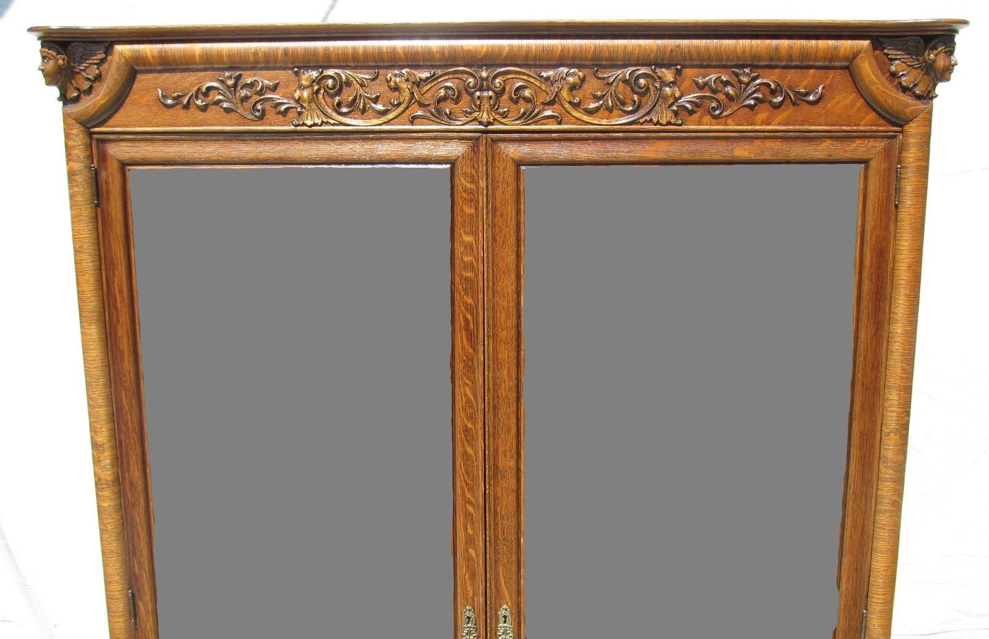 VICTORIAN R.J. HORNER RENAISSANCE REVIVAL TIGER OAK DOUBLE DOOR CARVED BOOKCASE