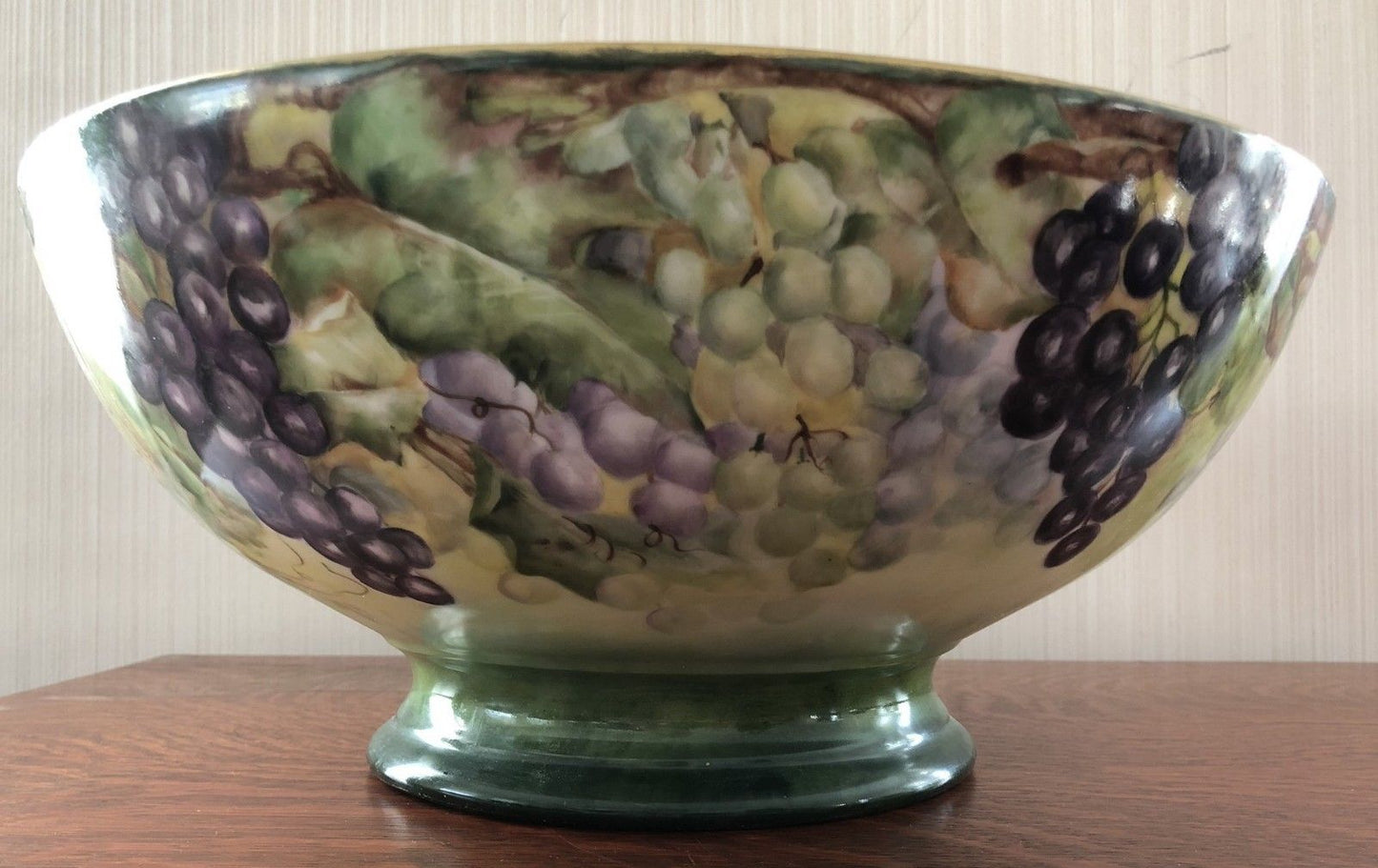 T&V LIMOGES HAND PAINTED GRAPE PAINTED PUNCH BOWL