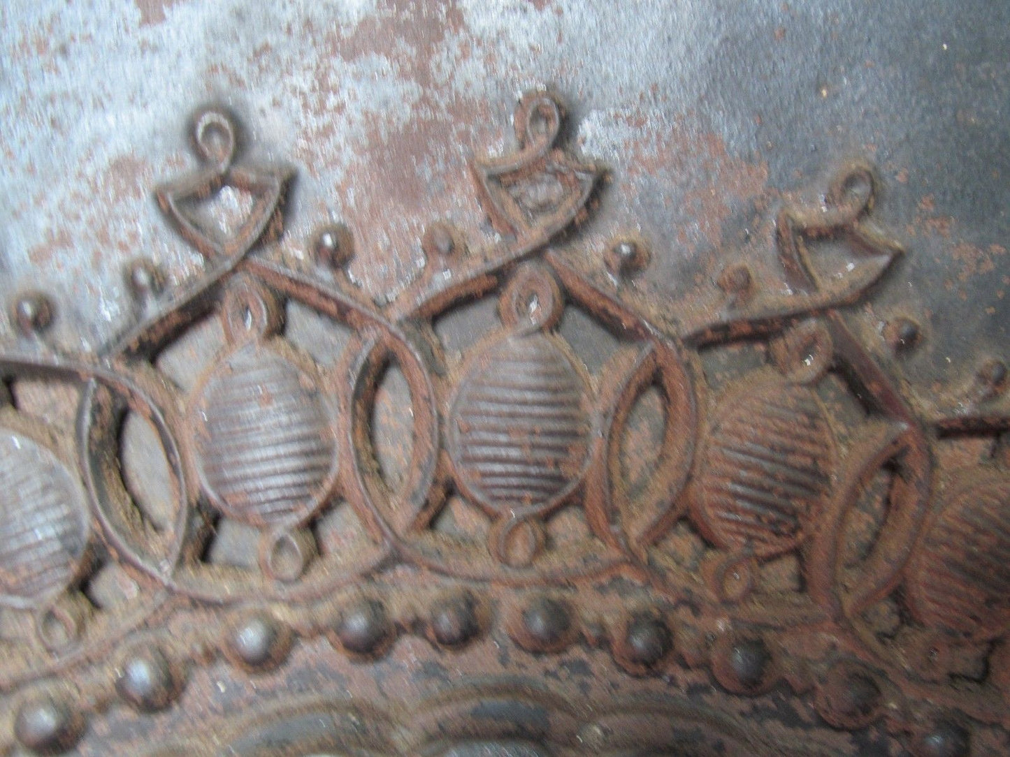 19TH CENTURY CAST IRON FIRE BACK WITH COMPLETE FRAME SYSTEM & ORNATE MOTIFS