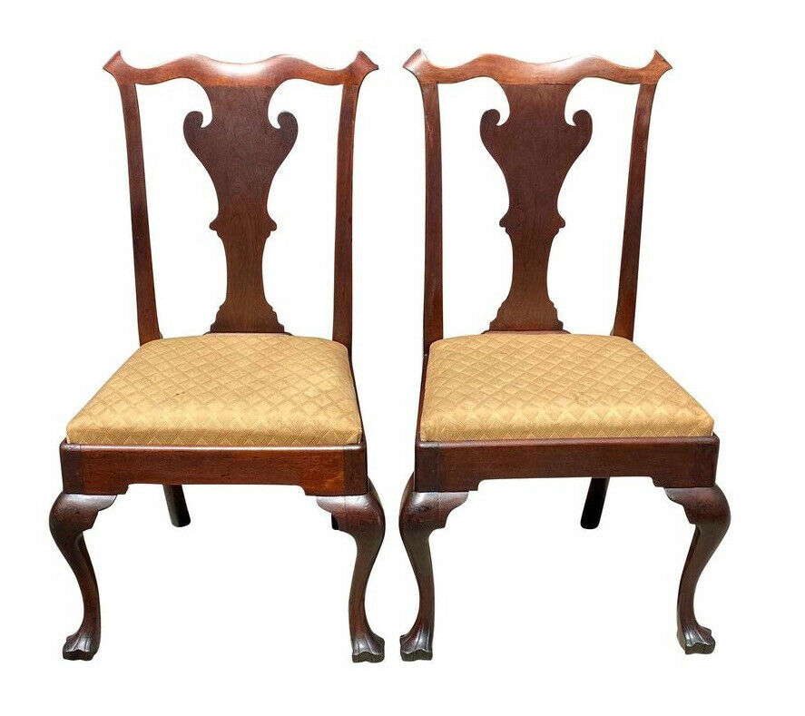 18TH C ANTIQUE PAIR OF PENNSYLVANIA CHIPPENDALE WALNUT TRIFID FOOT SIDE CHAIRS