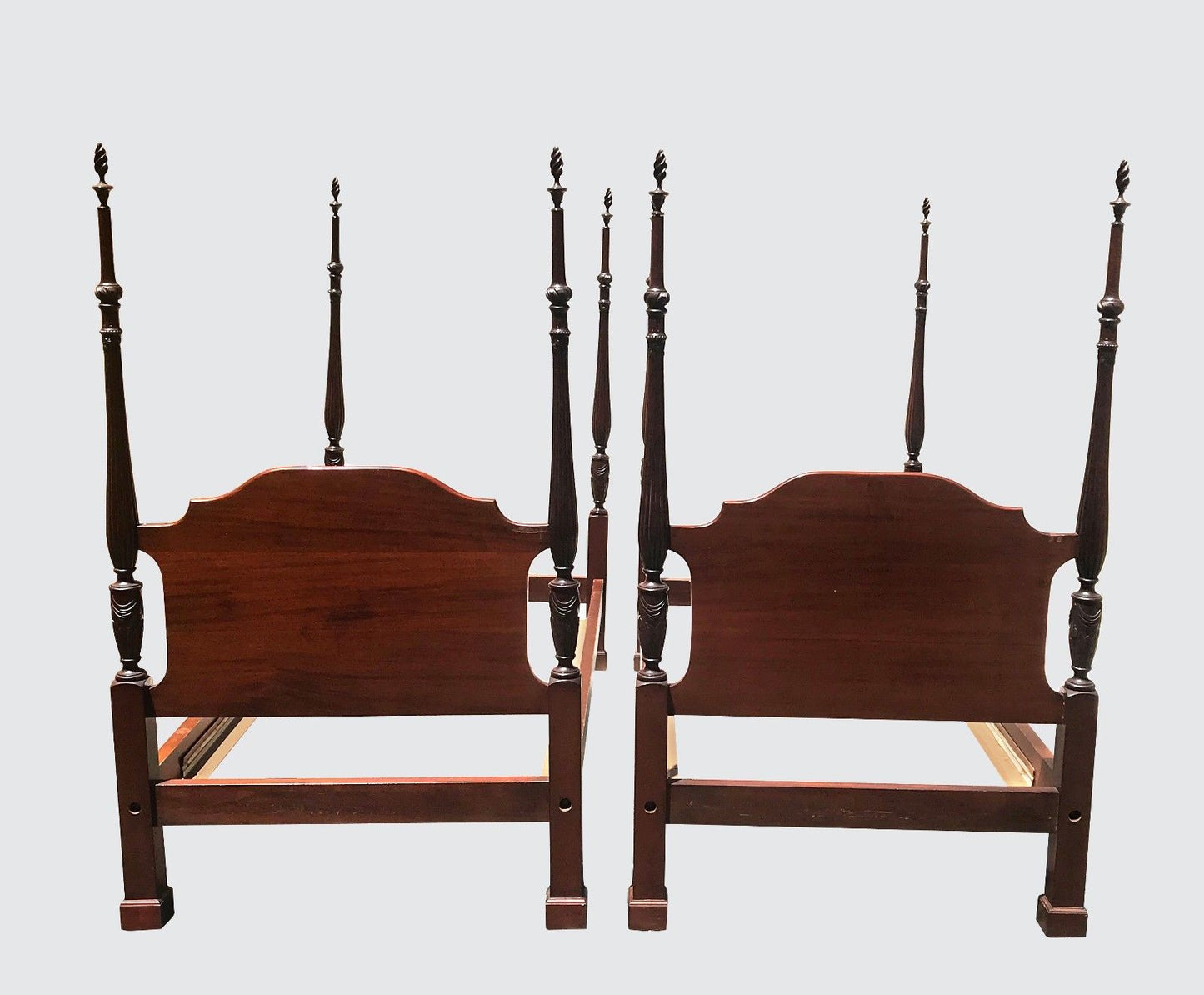 WONDERFUL PAIR OF CENTENNIAL FEDERAL STYLE MAHOGANY PLANTATION STYLE CUSTOM BEDS