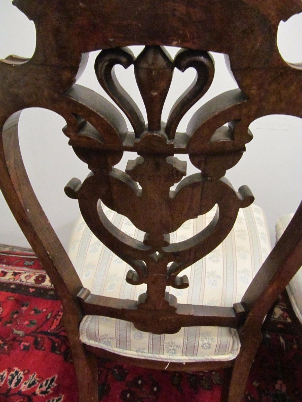 PAIR OF VICTORIAN WALNUT PARLOR CHAIRS WITH FINELY CARVED BACK SPLATS
