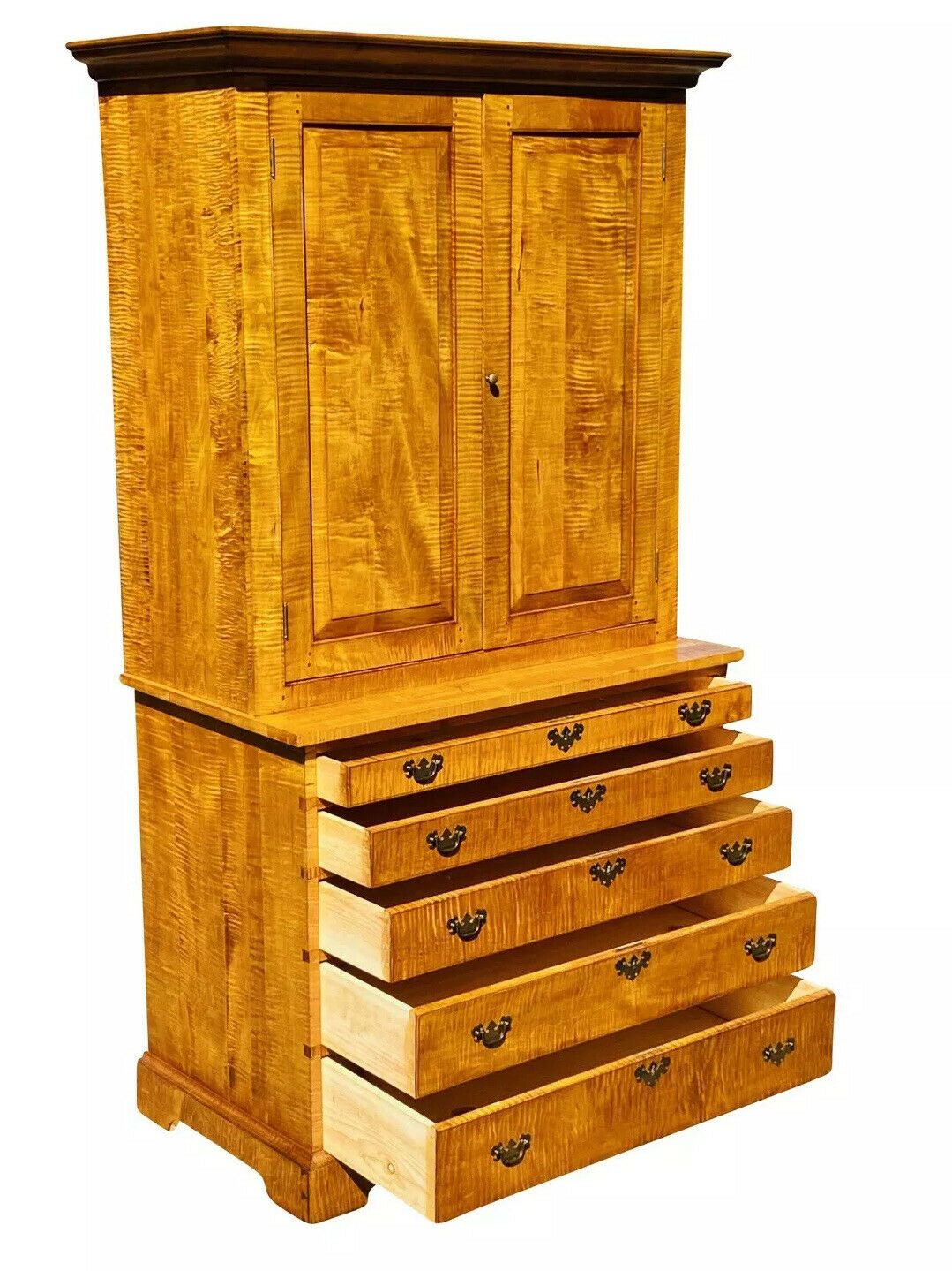 20TH C CHIPPENDALE ANTIQUE STYLE TIGER MAPLE 6 DRAWER TV CABINET / LINEN PRESS