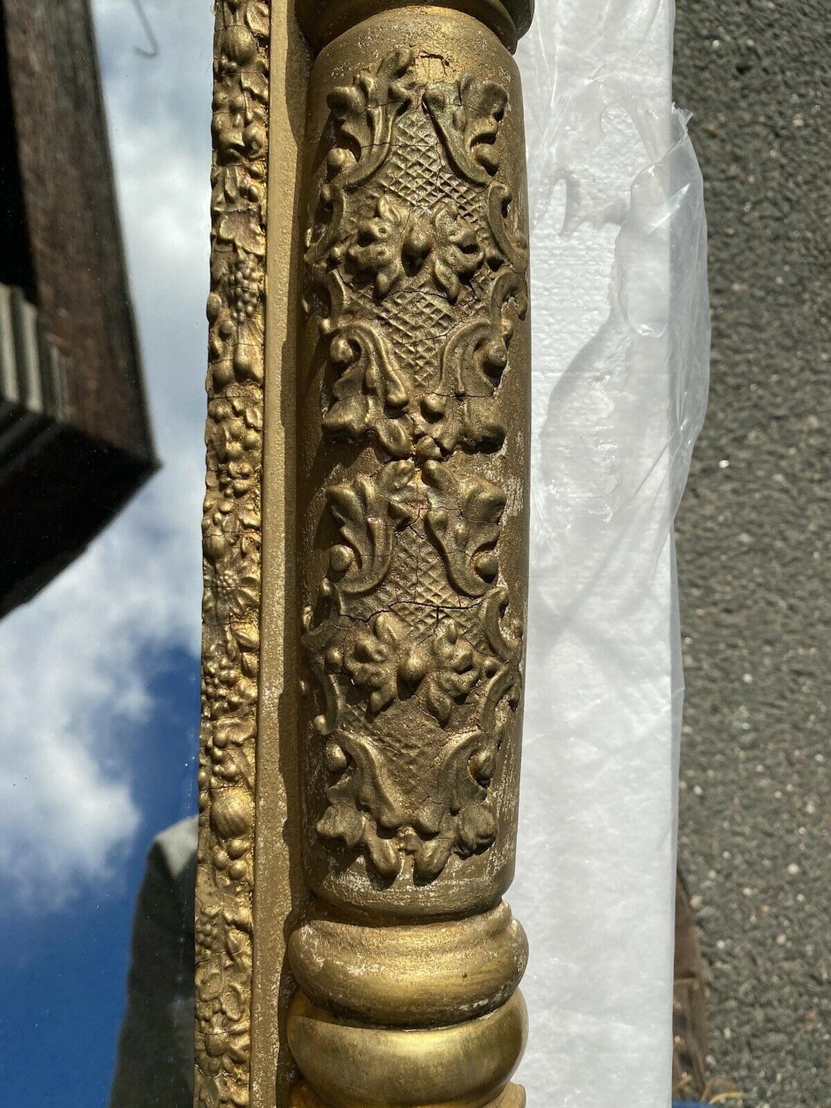 19TH C ANTIQUE FEDERAL PERIOD GOLD GILT SHELL CARVED MIRROR WITH ACORN FINIALSS