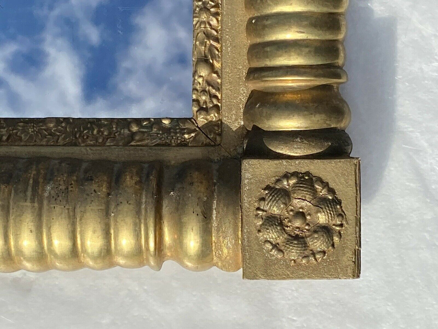 19TH C ANTIQUE FEDERAL PERIOD GOLD GILT SHELL CARVED MIRROR WITH ACORN FINIALSS