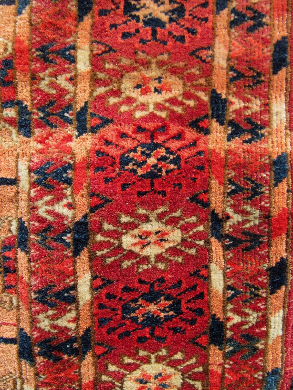 EXCELLENT ANTIQUE TEKKE BOHKARA ESTATE CARPET WITH SOFT MUTED COLORWAY