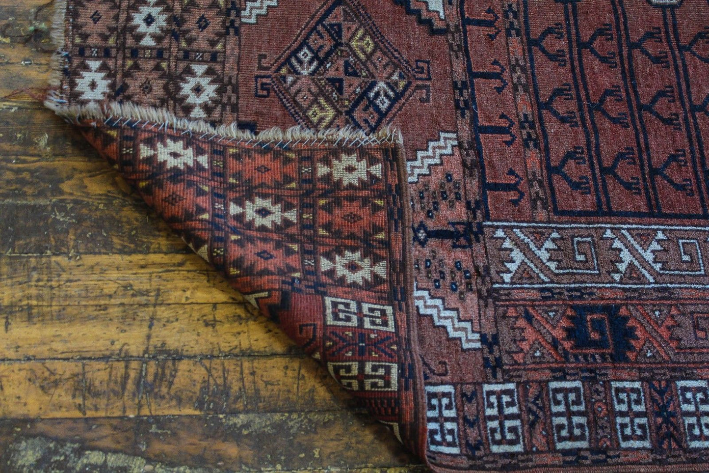FINE & COMPLEX ANTIQUE TEKKE TURKOMAN ESTATE CARPET