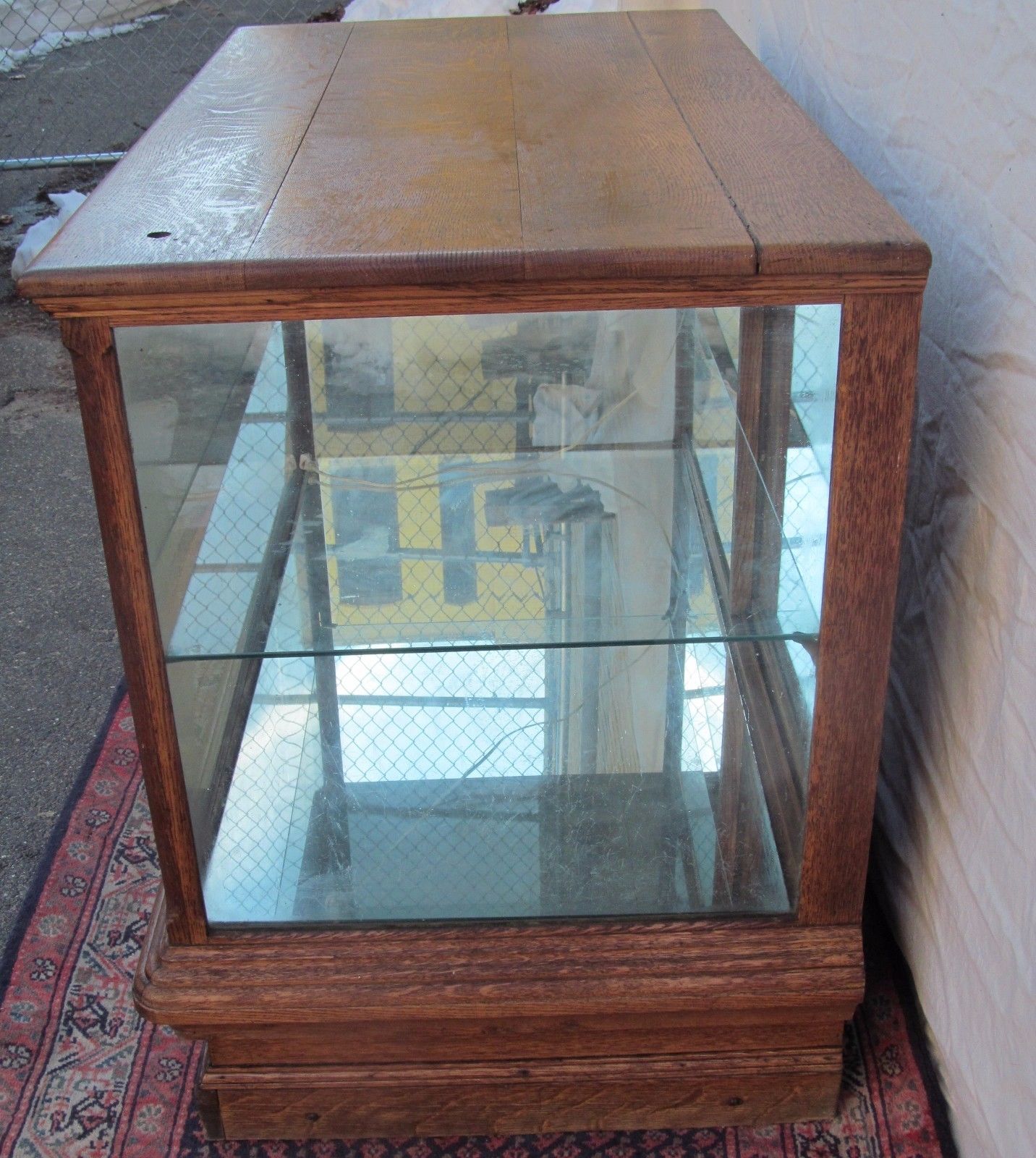 LARGE VICTORIAN QUARTERSAWN OAK DISPLAY CASE