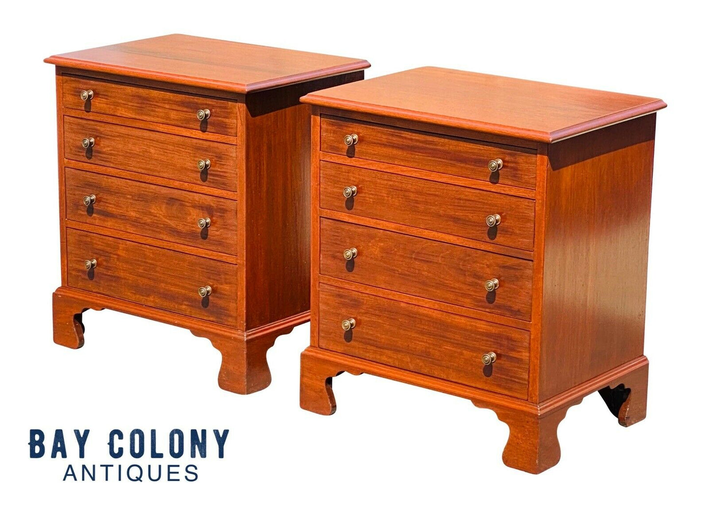 19th Century Antique Pair of Mahogany Bachelors Chests / Nightstands
