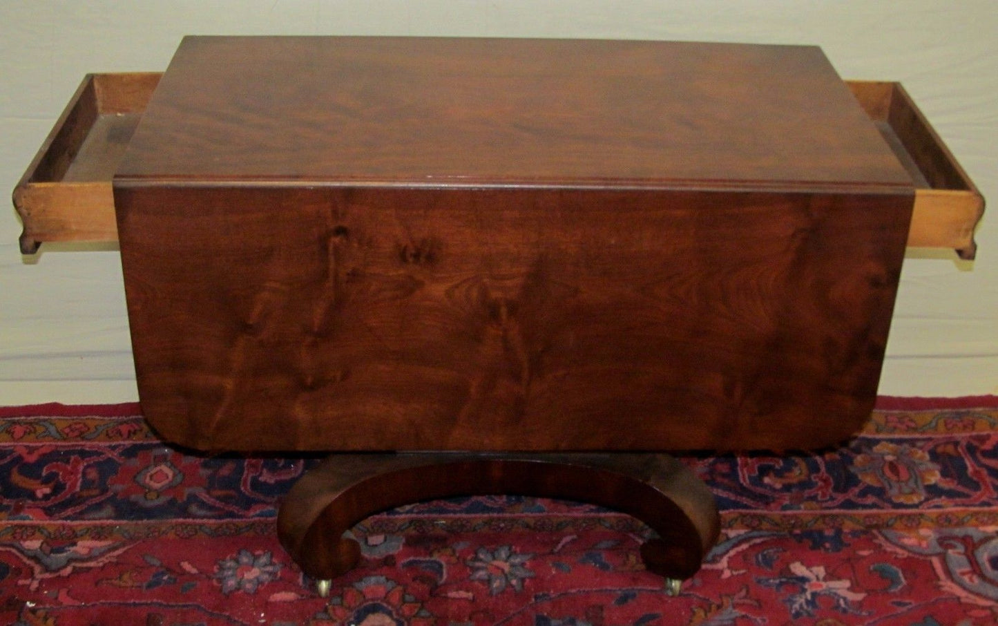 EXCEPTIONAL EMPIRE MAHOGANY BREAKFAST TABLE ON FINELY FORMED OGEE BASE