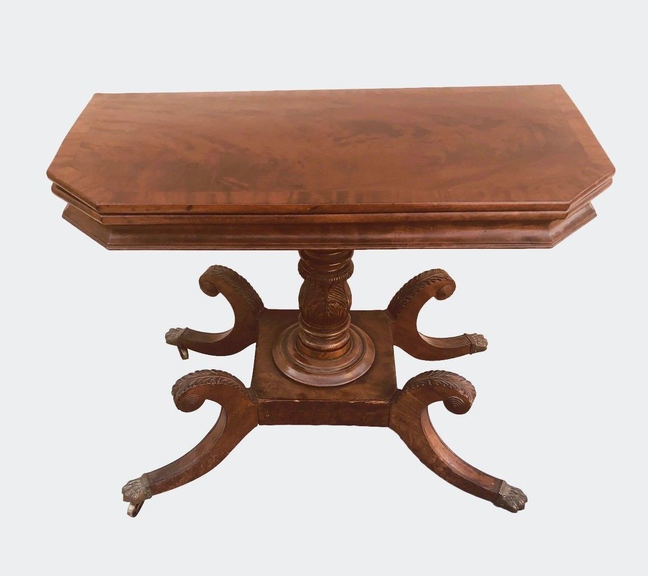 EARLY 19TH CENTURY CLASSICAL CROSS BANDED INLAID PHILADELPHIA CARVED GAME TABLE