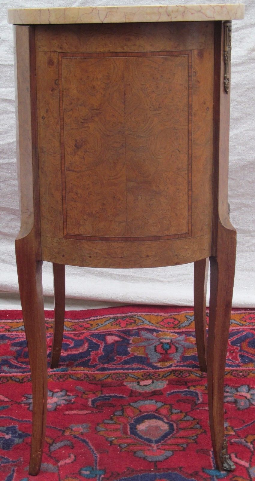 FRENCH LOUIS XV STYLE KIDNEY SHAPED MARBLE TOP NIGHTSTAND WITH DRAPERY INLAY