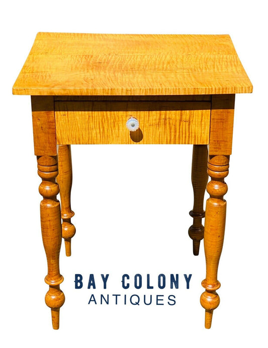 19TH C ANTIQUE AMERICAN TIGER MAPLE SHERATON WORK TABLE / NIGHT STAND