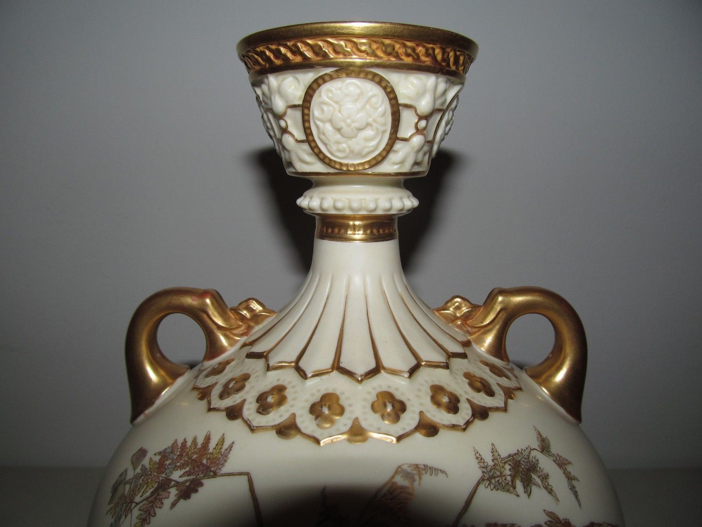 ROYAL WORCESTER DOUBLE HANDLED EWER FORMED VASE