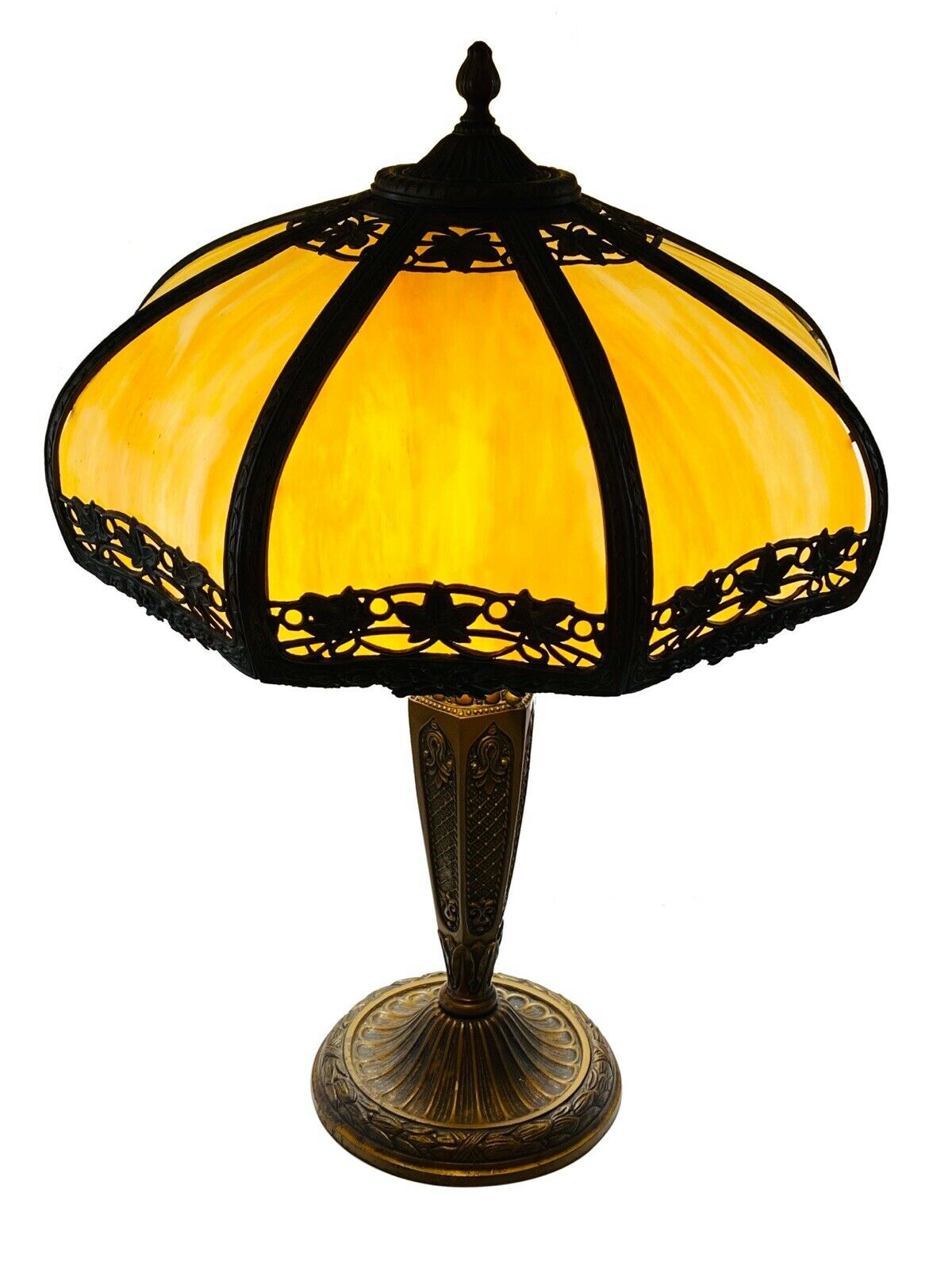 20TH C ANTIQUE ARTS & CRAFTS / ART NOUVEAU 8 PANEL CARAMEL SLAG GLASS LAMP