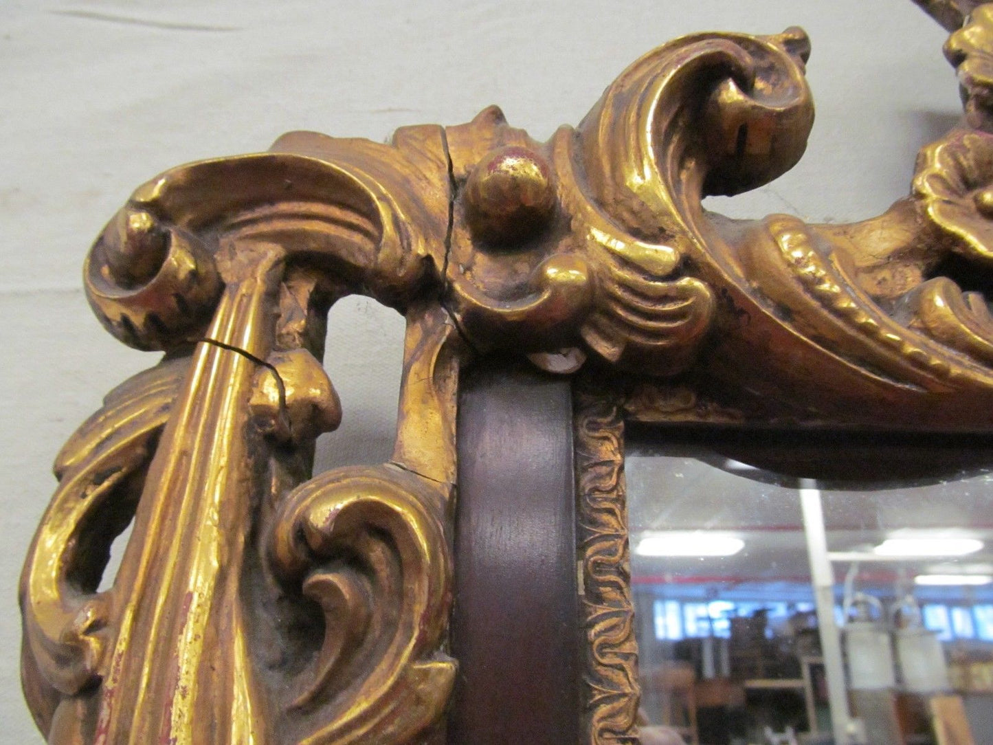 18TH CENTURY ROCOCO CONTINENTAL PARCEL GILT MAHOGANY MIRROR