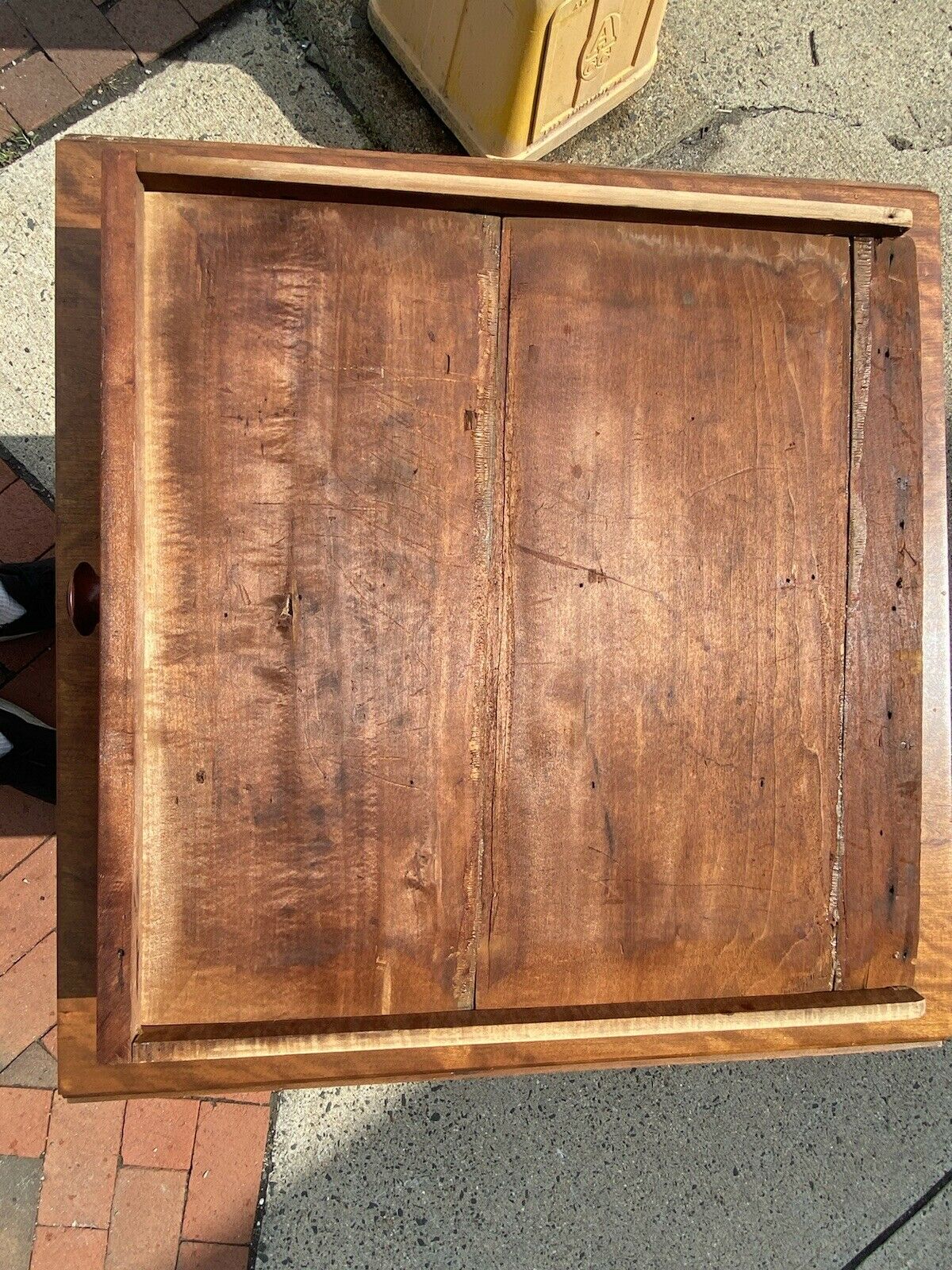 19TH C ANTIQUE FEDERAL PERIOD CURLY CHERRY DROP LEAF WORK TABLE / NIGHTSTAND