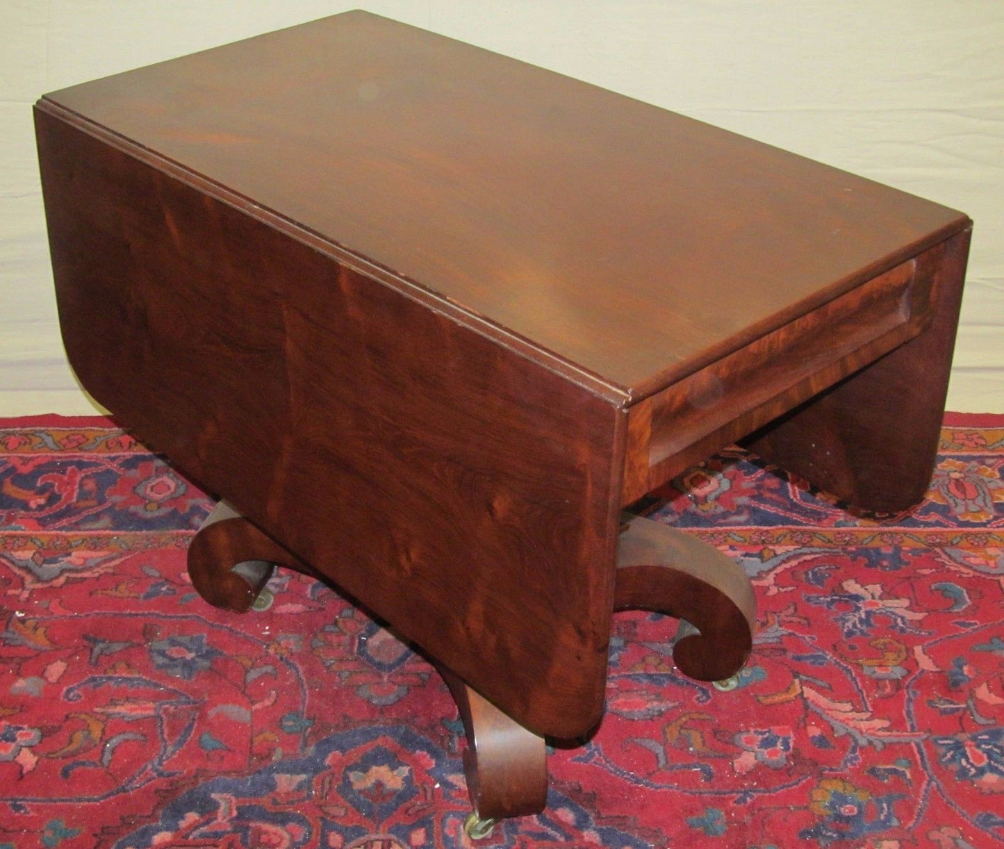 EXCEPTIONAL EMPIRE MAHOGANY BREAKFAST TABLE ON FINELY FORMED OGEE BASE