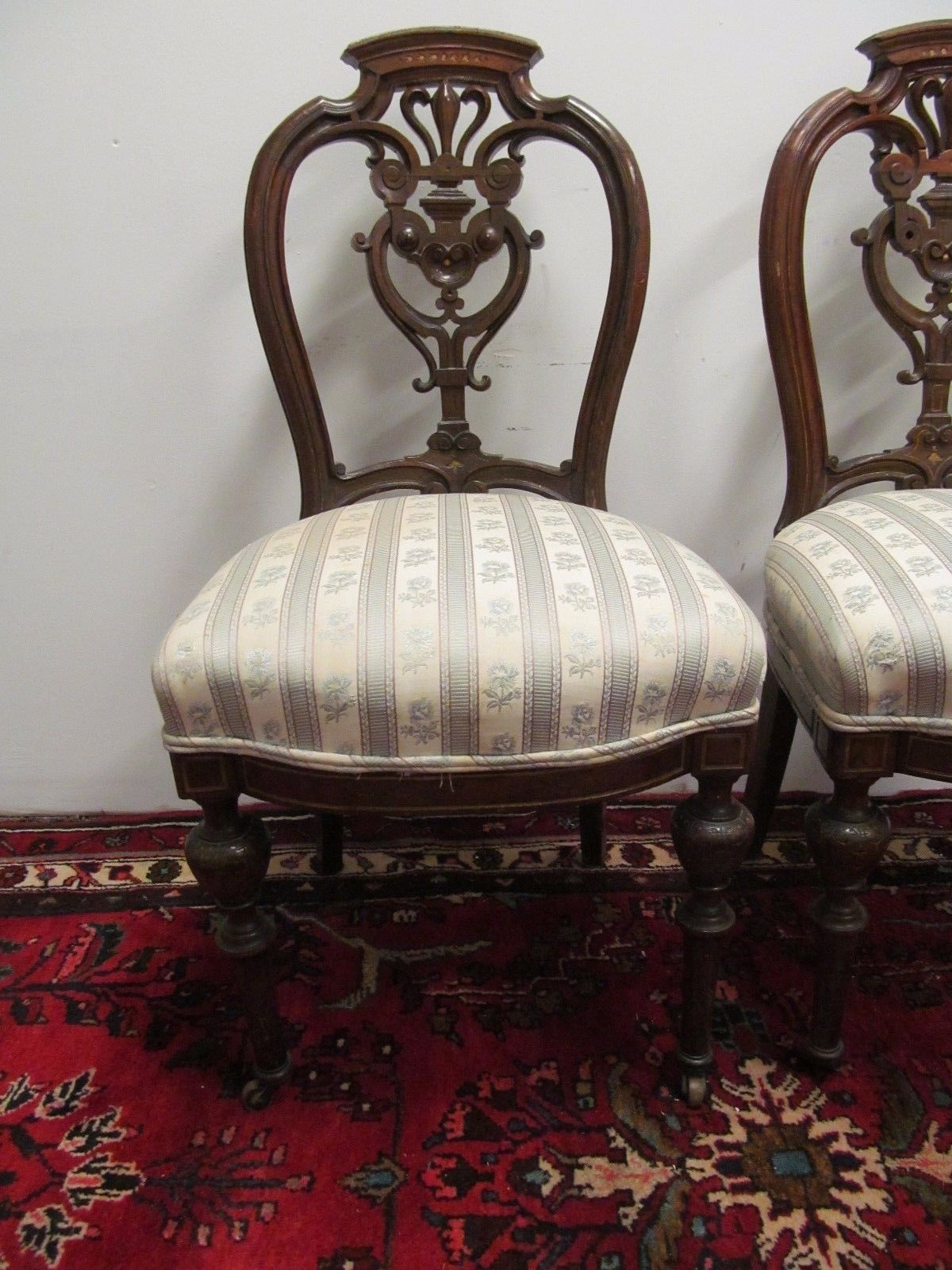 PAIR OF VICTORIAN WALNUT PARLOR CHAIRS WITH FINELY CARVED BACK SPLATS