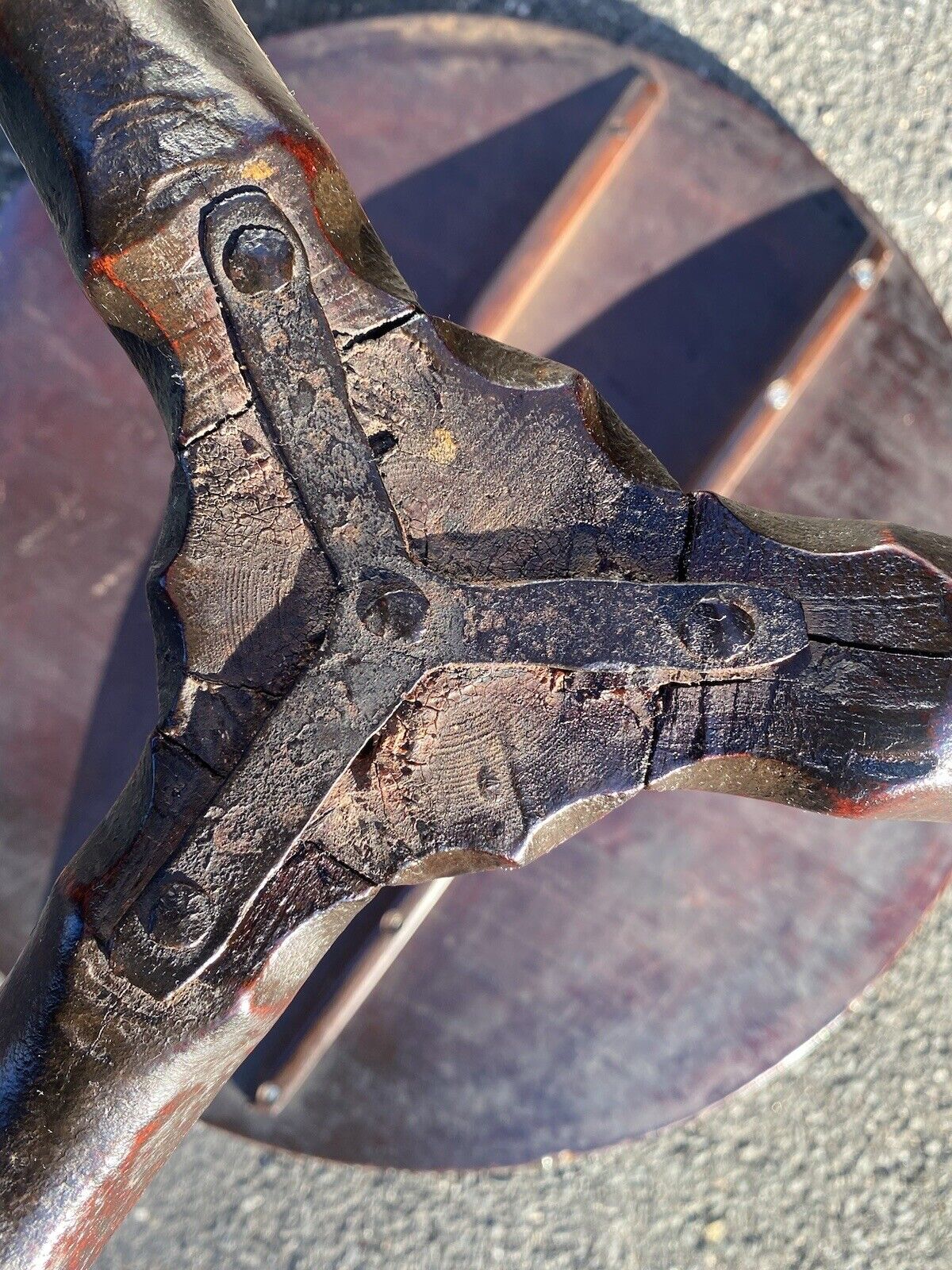 Antique South Carolina Queen Anne Walnut Tilt Top Table on Snake Legs
