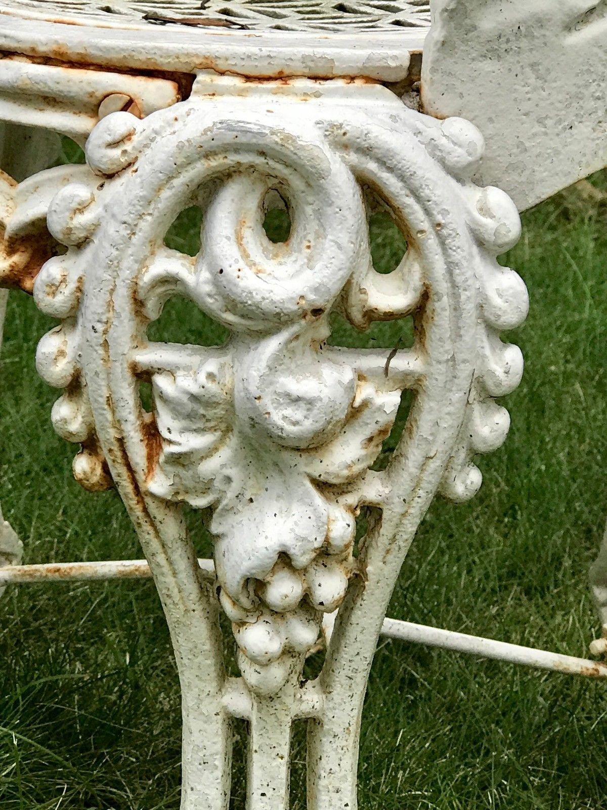 ANTIQUE 19TH C. VICTORIAN CAST IRON GARDEN CHAIRS W/ FLORAL AND VINE DESIGN