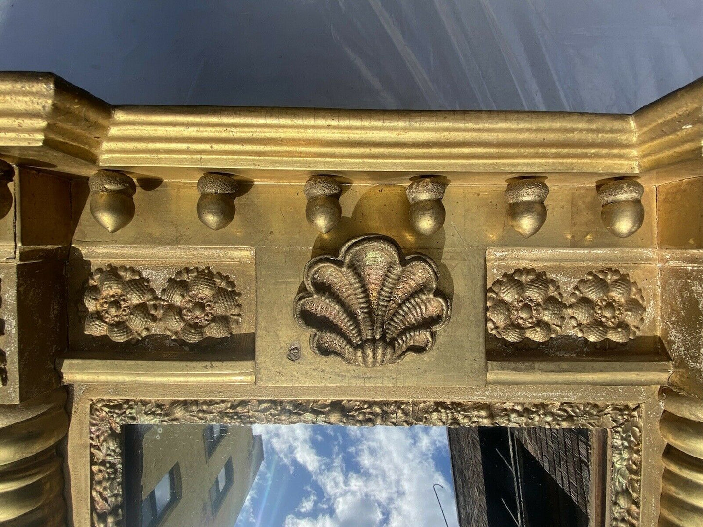 19TH C ANTIQUE FEDERAL PERIOD GOLD GILT SHELL CARVED MIRROR WITH ACORN FINIALSS