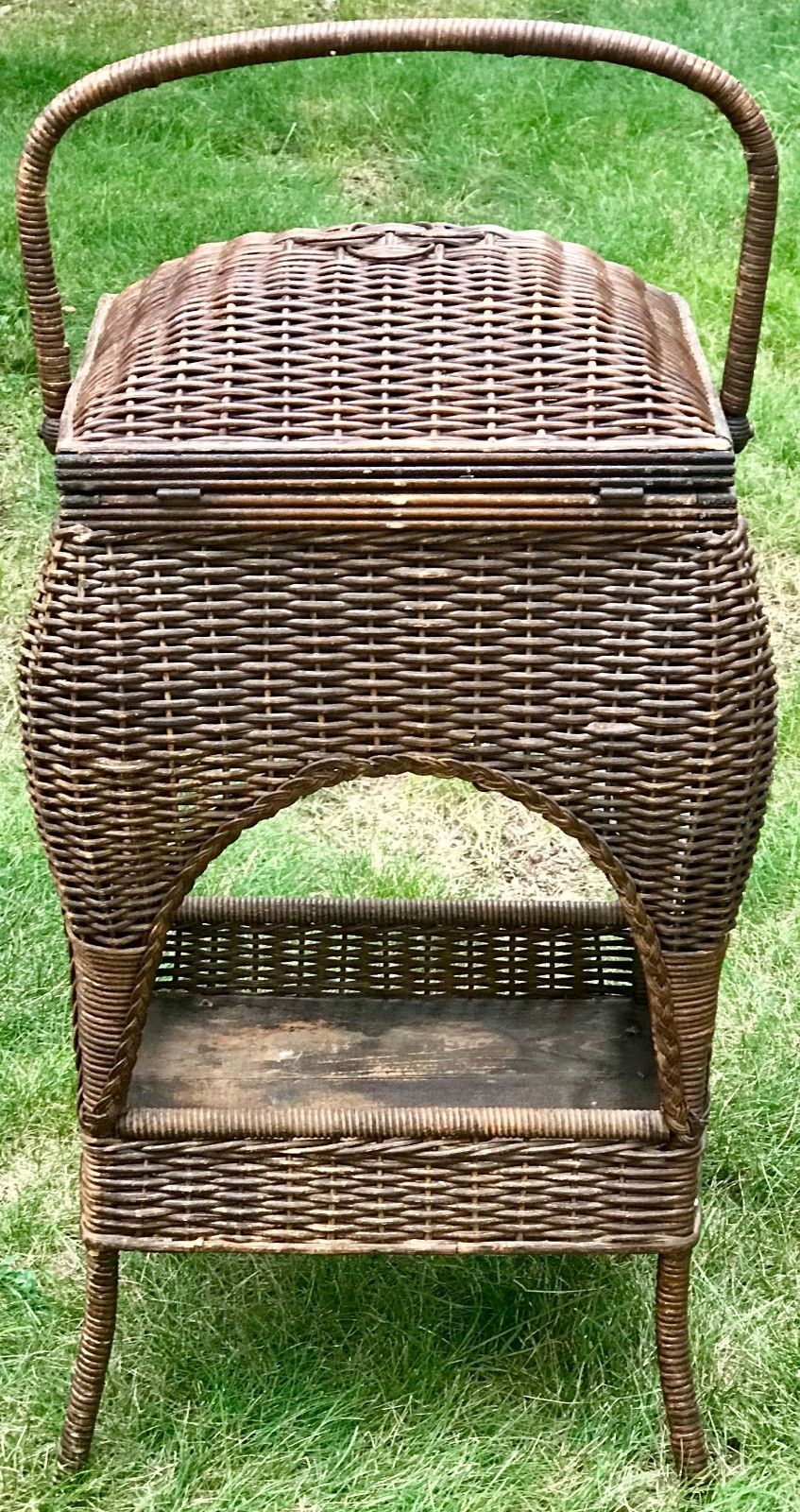 ANTIQUE EARLY 20TH C ARTS & CRAFTS HEYWOOD WAKEFIELD WICKER SEWING STAND