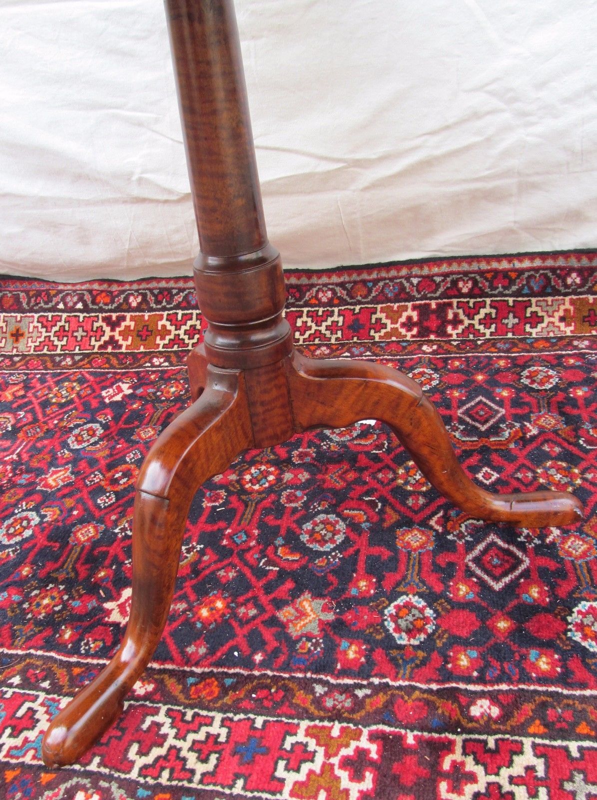 FINE 18TH CENTURY RARE FEDERAL PERIOD CLOVER SHAPED TIGER MAPLE TIP TOP TABLE