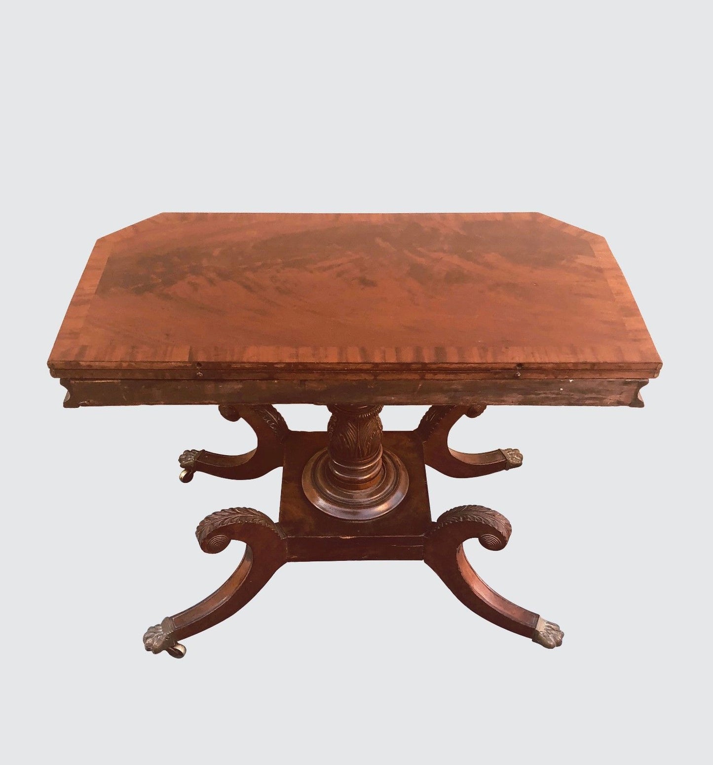 EARLY 19TH CENTURY CLASSICAL CROSS BANDED INLAID PHILADELPHIA CARVED GAME TABLE