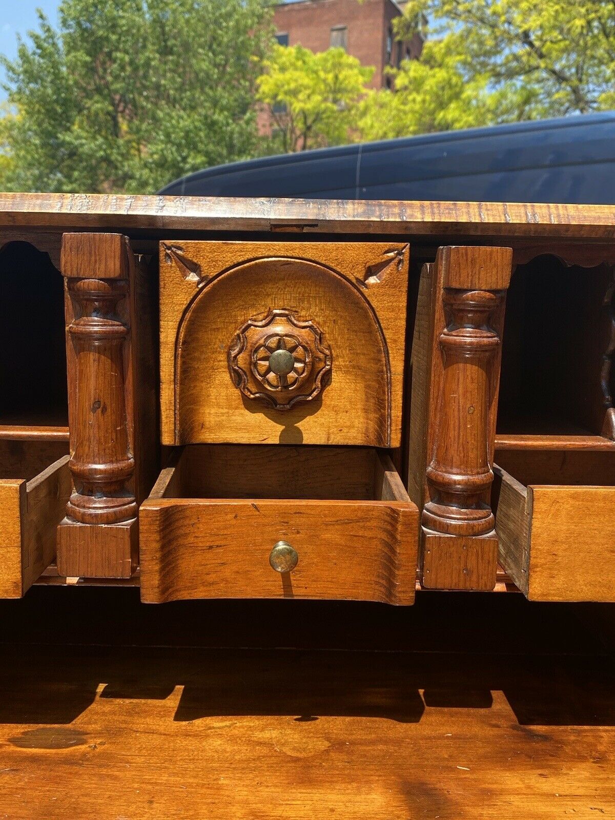 18TH C ANTIQUE CHIPPENDALE TIGER MAPLE MASSACHUSETTS OXBOW SLANT LID DESK