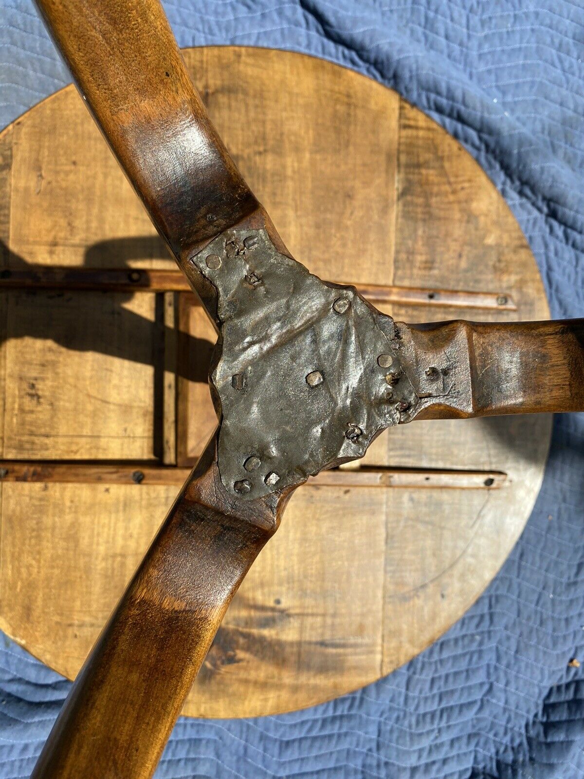 18TH C ANTIQUE QUEEN ANNE NEW ENGLAND TIGER MAPLE TILT TOP TEA TABLE