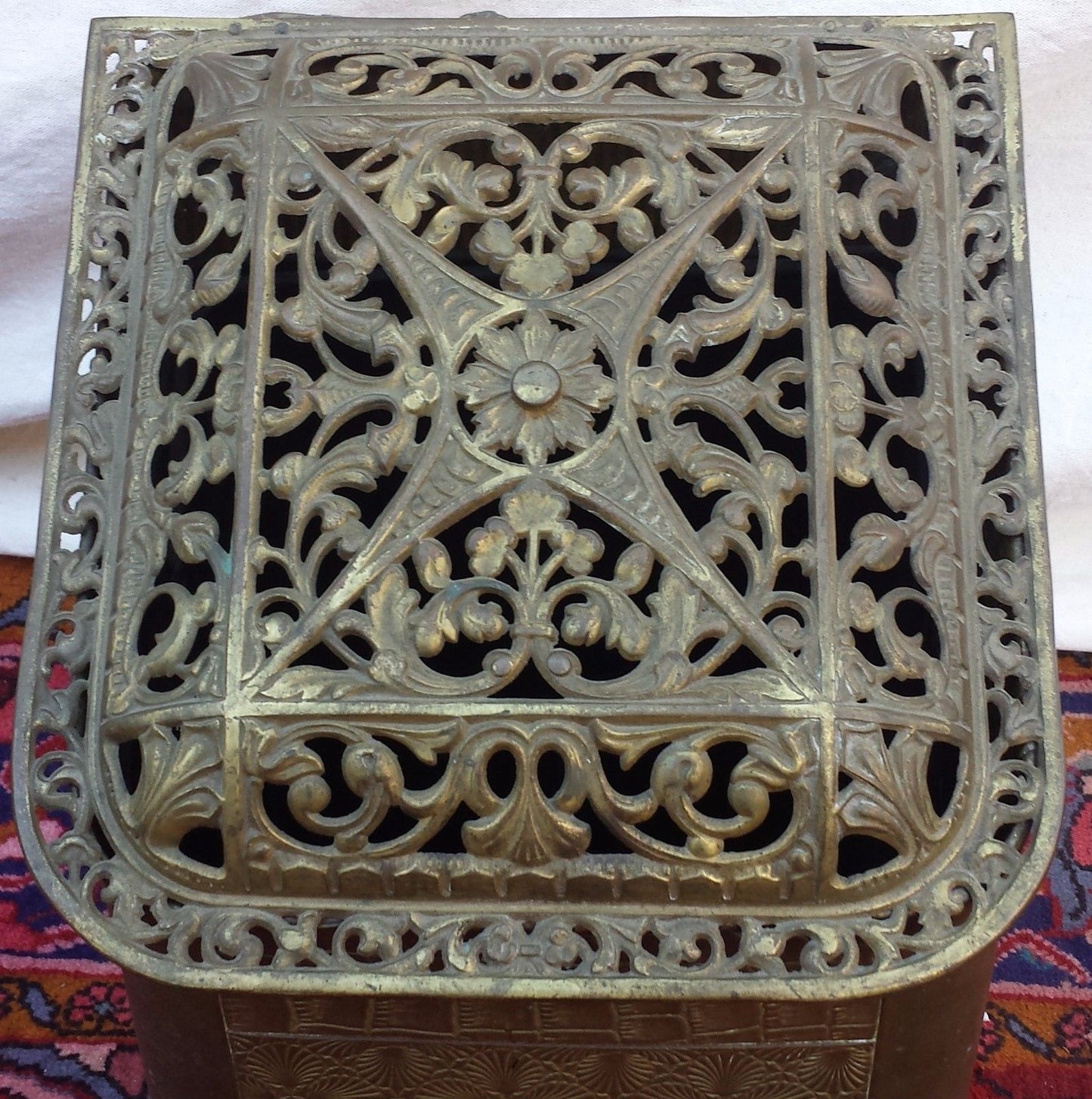 OUTSTANDING VICTORIAN BRASS COAL HOD WITH FULL BODIED FLYING DRAGONS-SPECIAL!