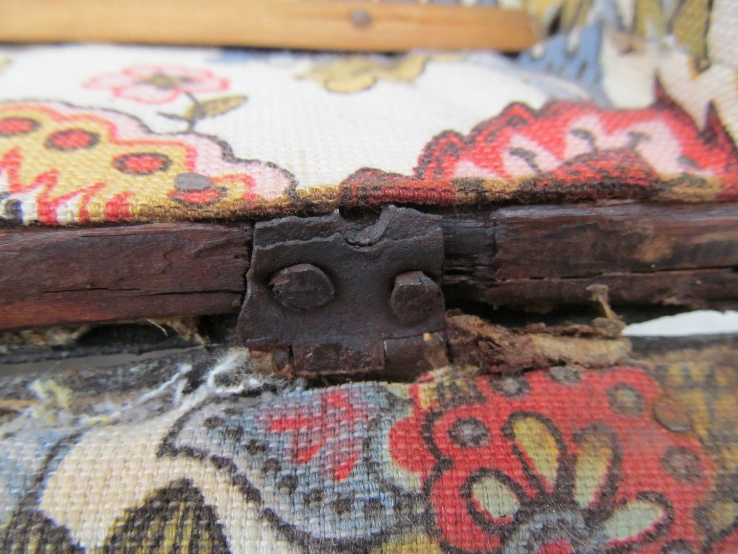 EARLY 19TH CENTURY LEATHER & HYDE COVERED STAGECOACH TRUNK